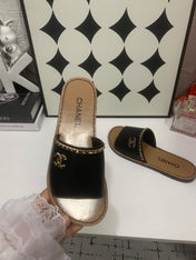 CHANEL 26S SANDALS IN BLACK CALFSKIN GOLD-TONE CHAIN DETAIL