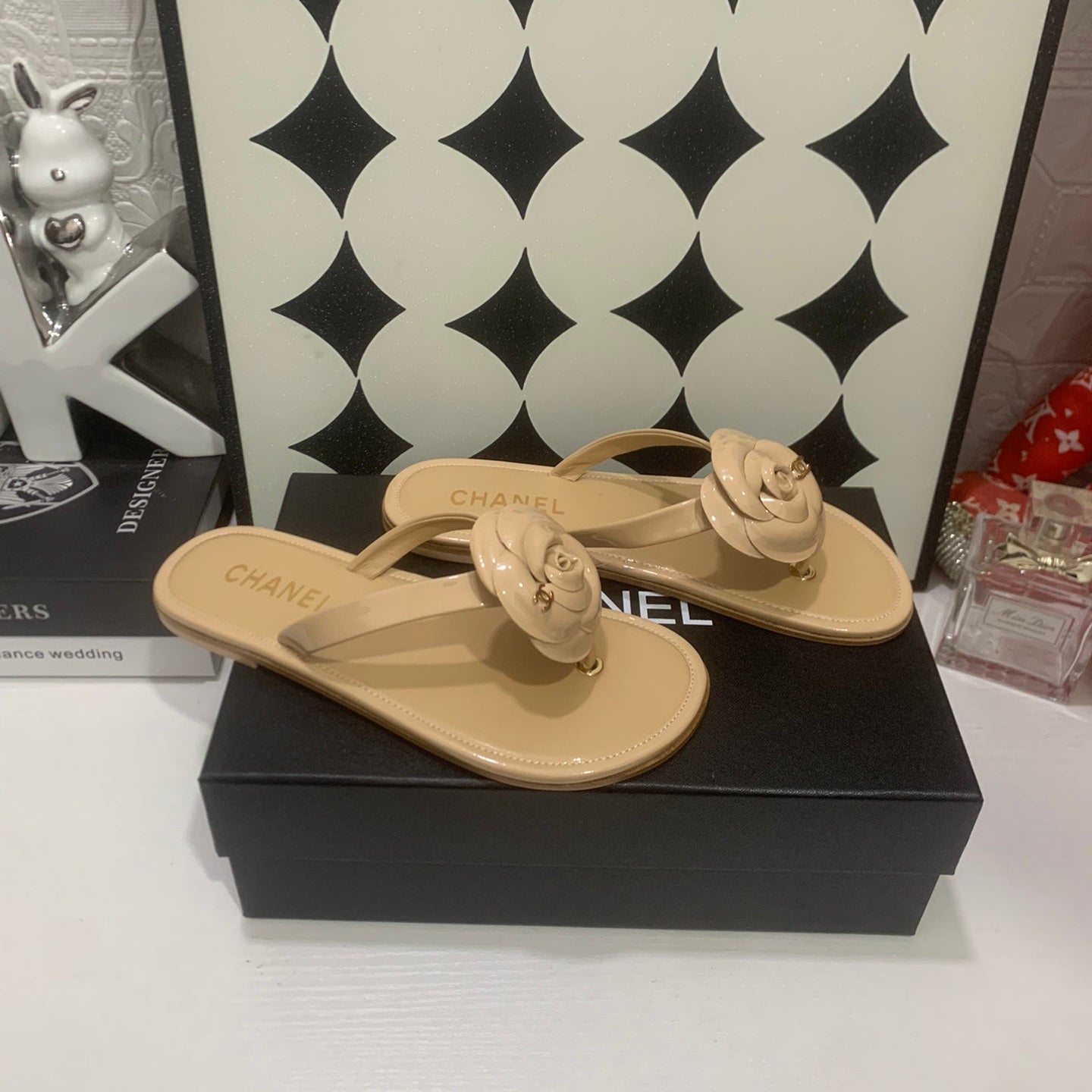CHANEL 26S THONG SANDALS IN BEIGE LAMBSKIN WITH FLORAL