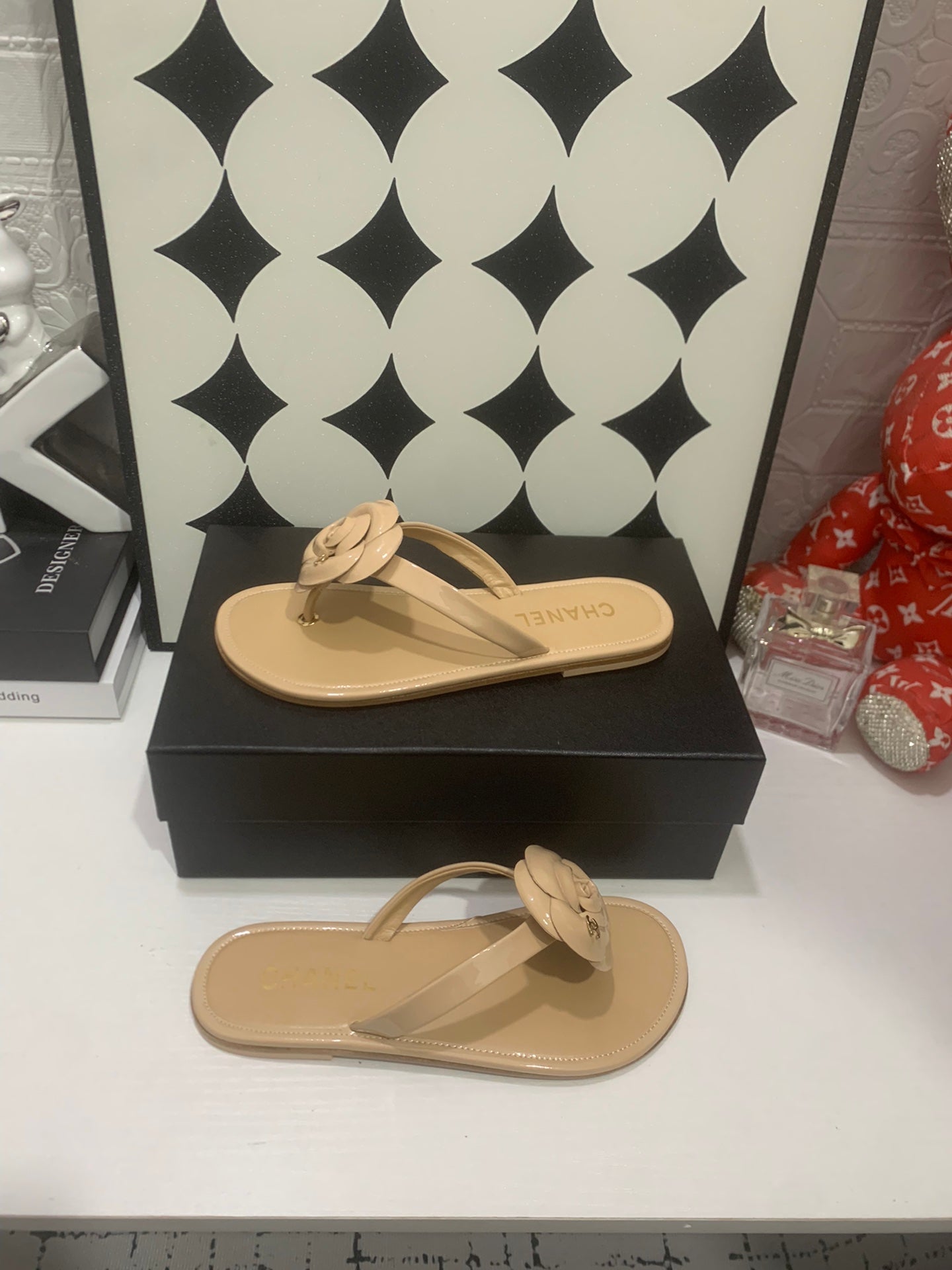 CHANEL 26S THONG SANDALS IN BEIGE LAMBSKIN WITH FLORAL