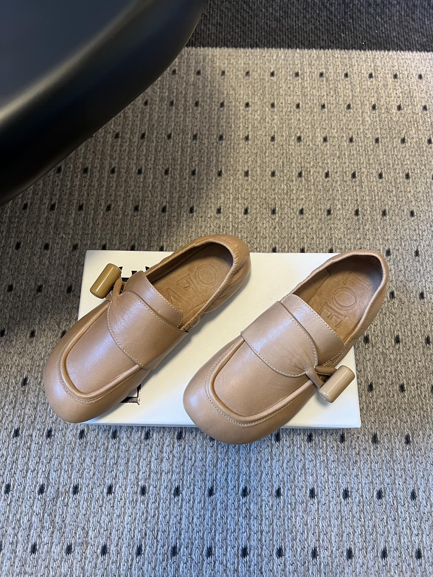 LOEWE 26S TOGGLE LOAFER 20MM IN NUDE BROWN SHINY CALFSKIN
