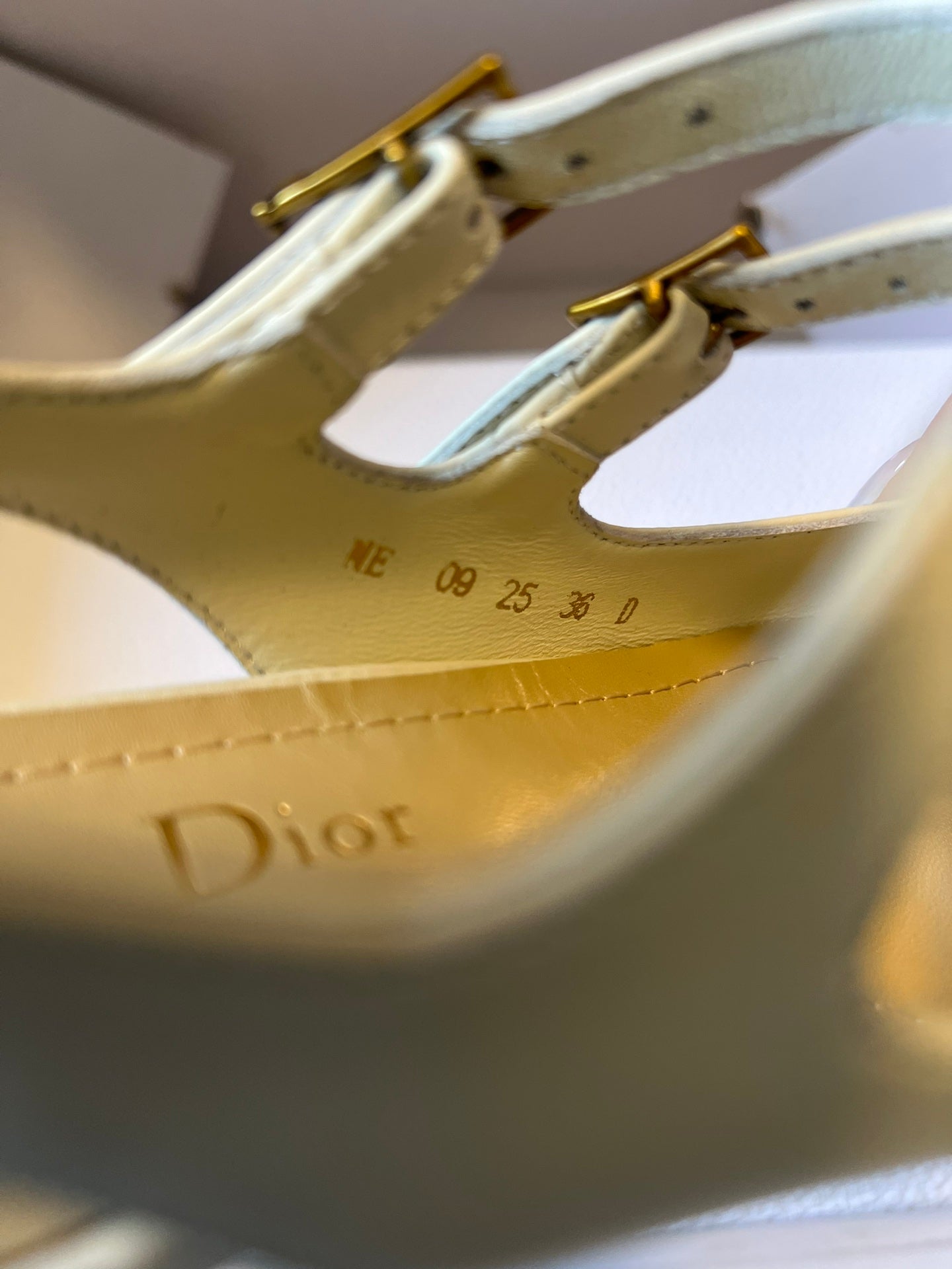 DIOR 26S CHERIE SLINGBACK PUMP 45MM IN CREAM WHITE CALFSKIN GOLD HARDWARE