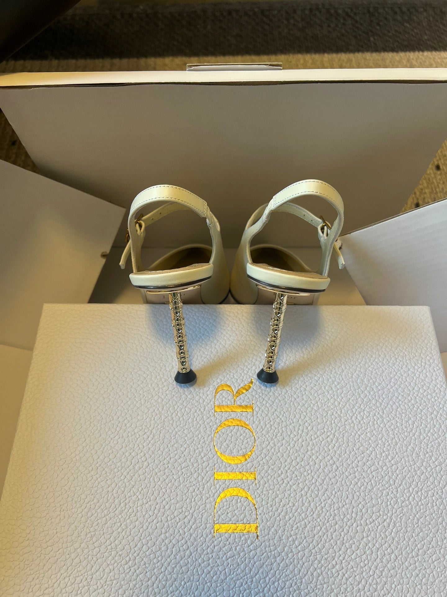 DIOR 26S SLINGBACK PUMP 90MM IN CREAM WHITE CALFSKIN GOLD HARDWARE