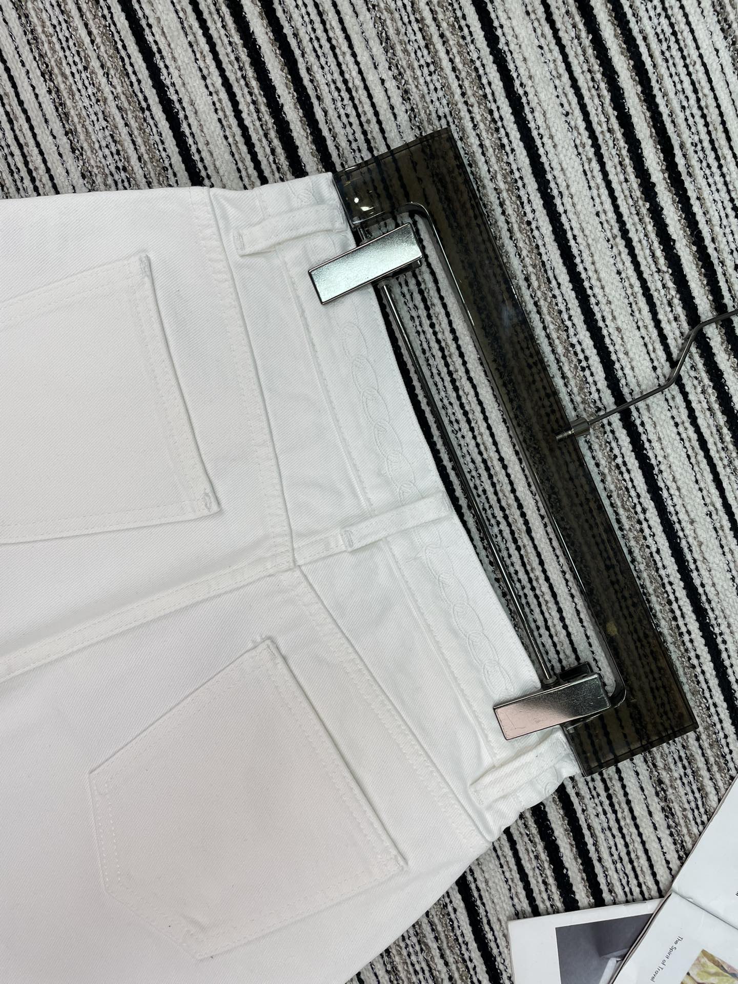 CHANEL 26S DENIM SHORTS 894