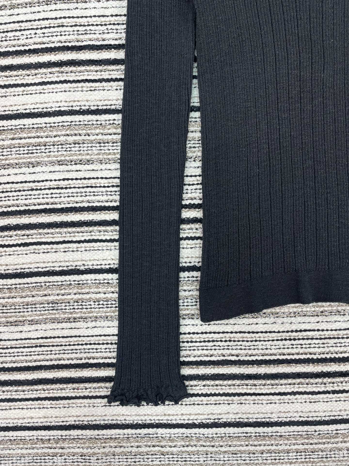 CHANEL 26S COLLARED SWEATER 899