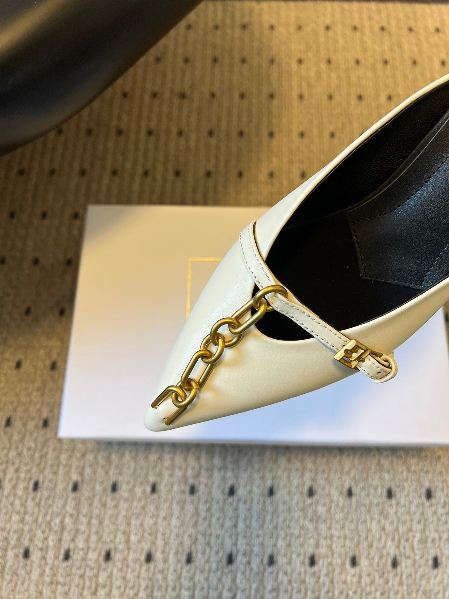 BALMAIN 26S GOLD CHAIN HIGH HEEL MULES 45 MM IN WHITE CALFSKIN