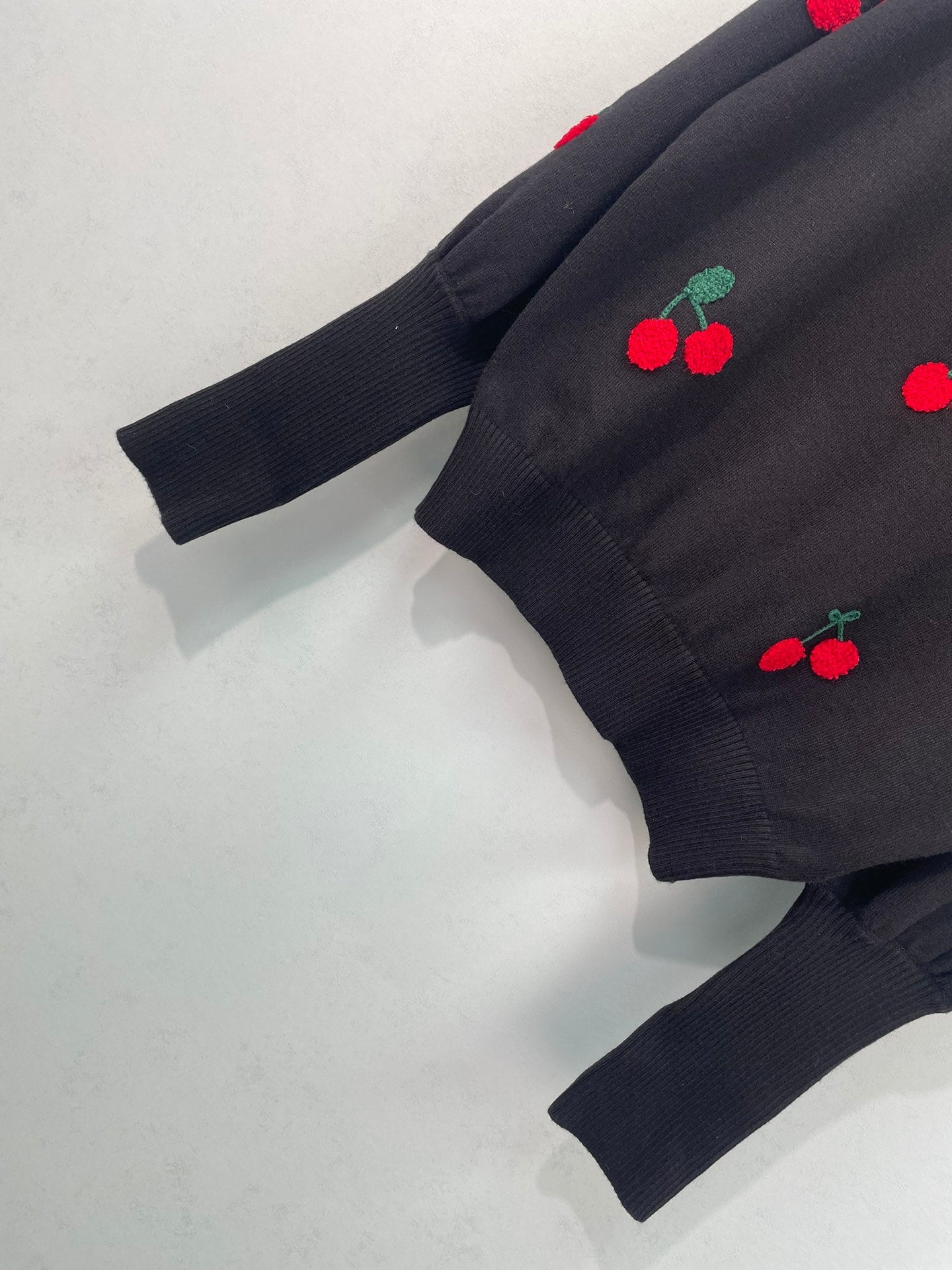 MIUMIU 26S CHERRY EMBROIDERED SWEATER 1475