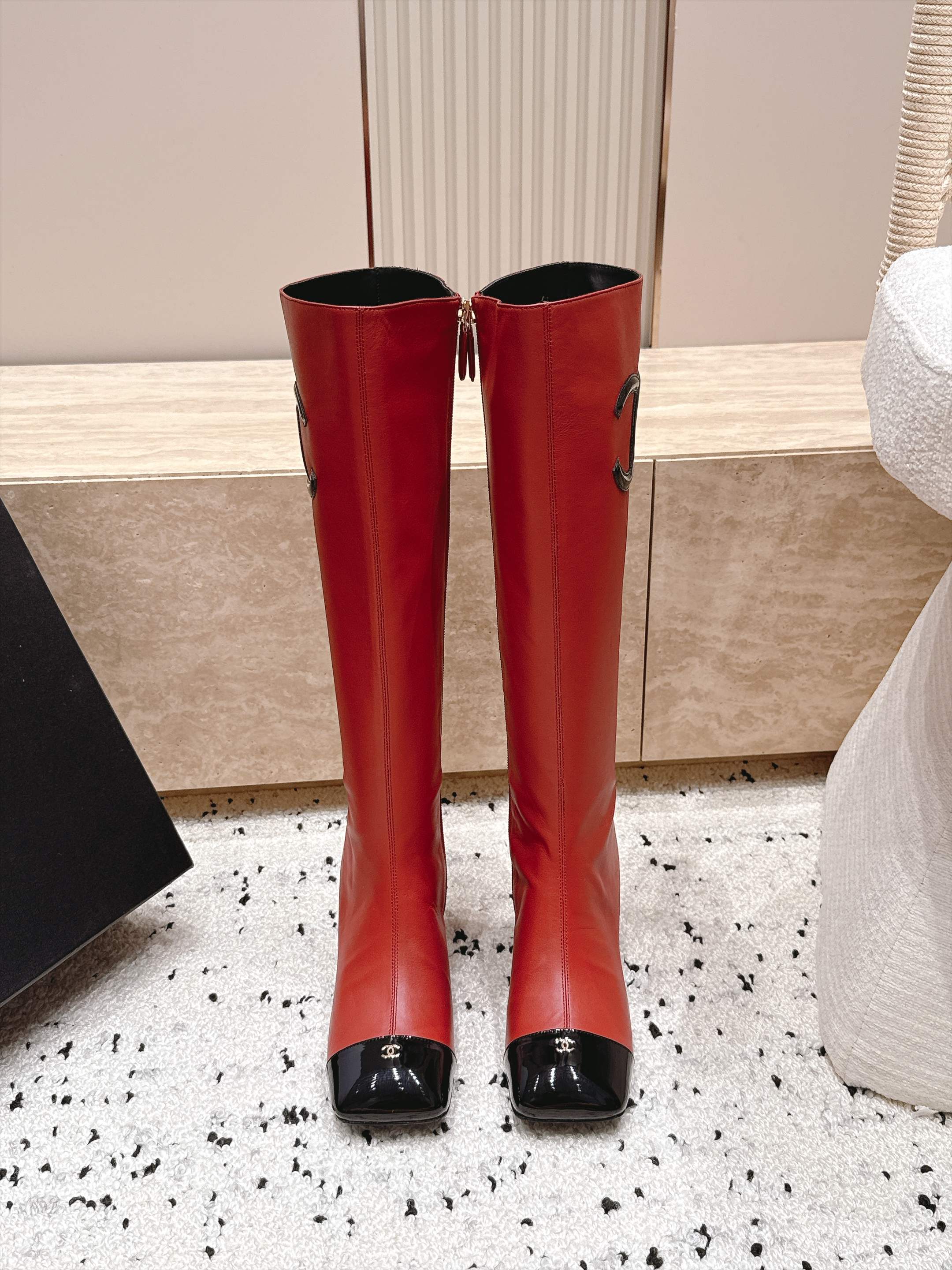 CHANEL 26S KNEE HIGH BOOTS 70 MM IN RED CALFSKIN AND BLACK PATENT