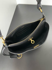 RODEO SHOULDER BAG 22 IN BLACK CALFSKIN GOLD HARDWARE
