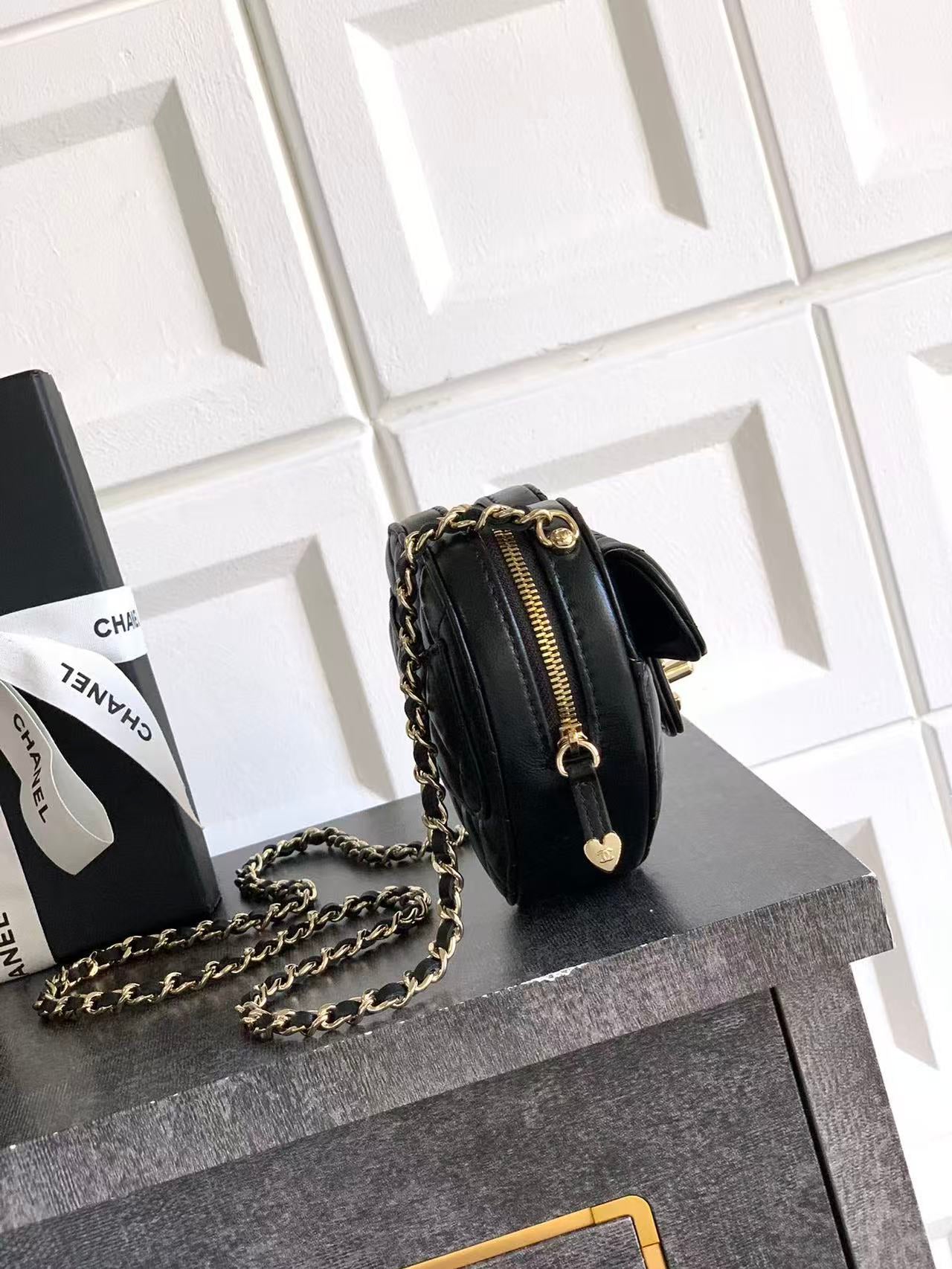 CC HEART QUILTED SHOULDER BAG 19 IN BLACK CALFSKIN TP3