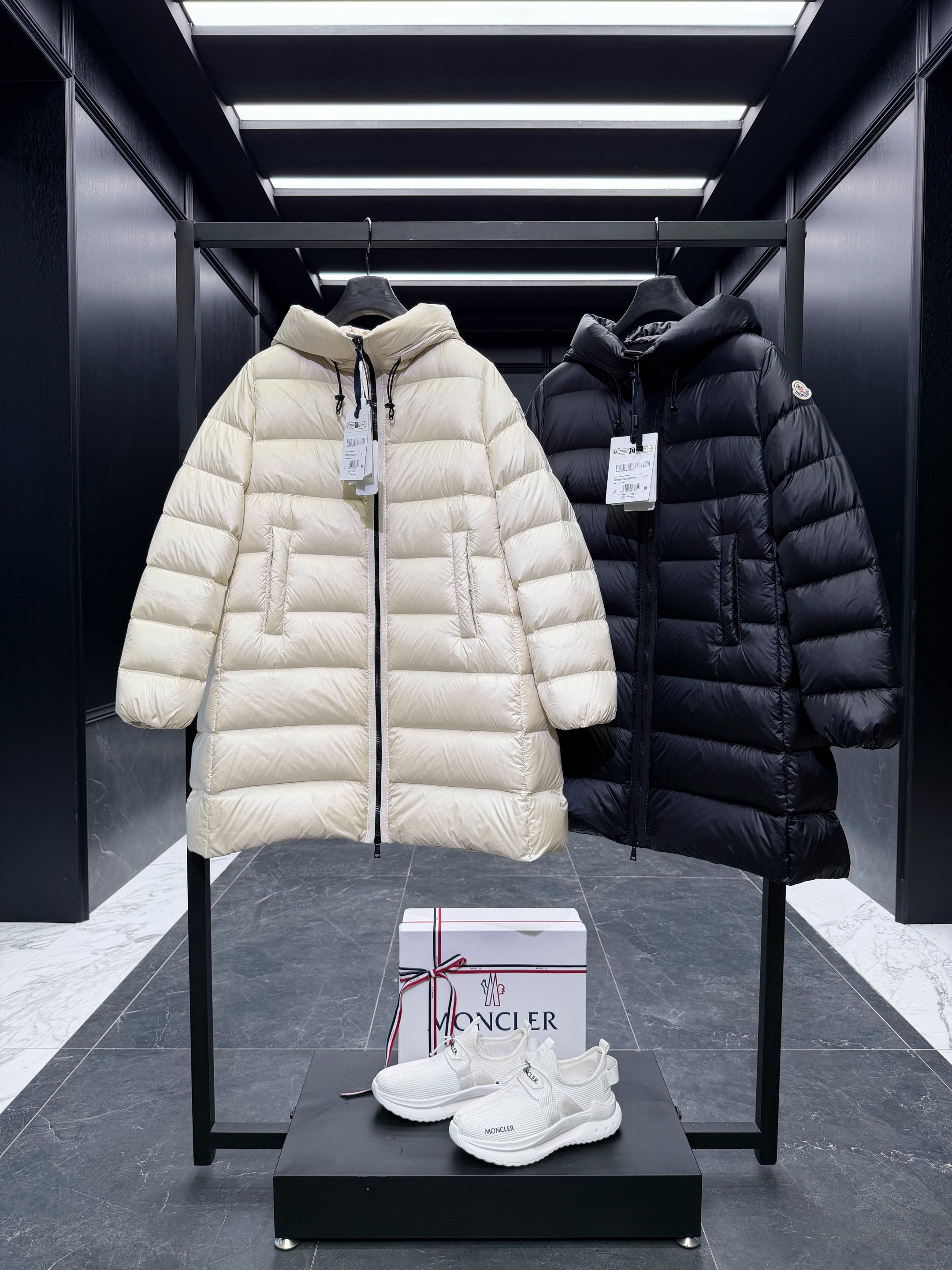 MONCLER LONG COAT 223257