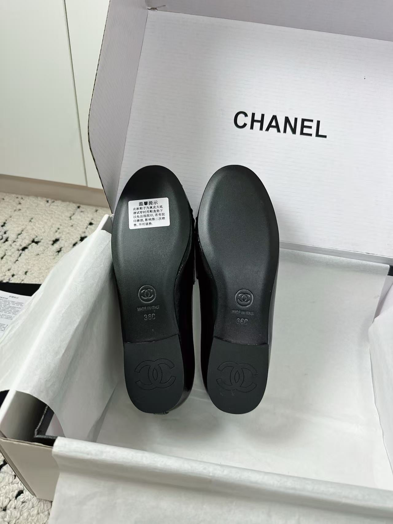 CHANEL 26S CC LOAFERS IN BLACK CALFSKIN 27726