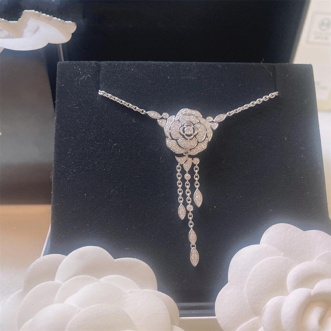 chanel-bouton-de-camelia-transformable-necklace-j11176-2_ae395853-652b-47f2-a940-01b8798c2194.jpg