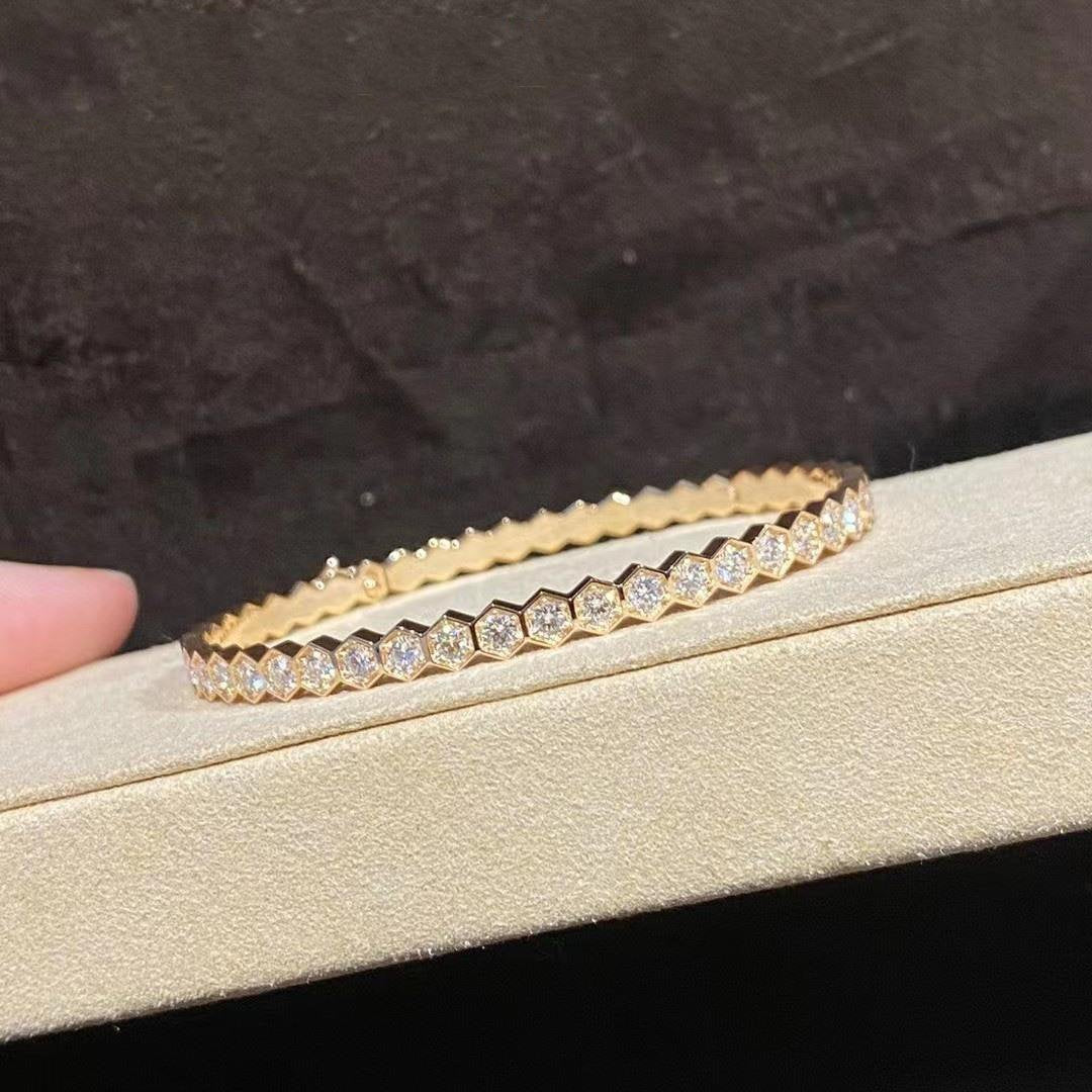 chaumet-bee-my-love-bracelet-yellow-gold-diamonds-083440-coral-2_8b4c2685-7a97-417d-9811-9c877ae41a37.jpg