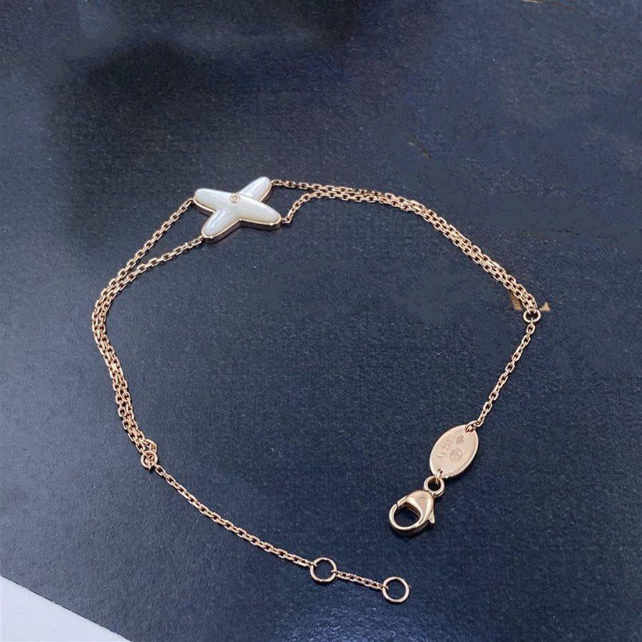 chaumet-jeux-de-liens-bracelet-rose-gold-mother-of-pearl-diamond-082933-coral-5-900x900_dbc80bda-fe81-4596-8618-48d86e9a15f4.jpg