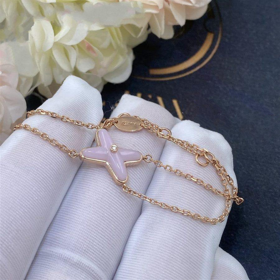 chaumet-jeux-de-liens-bracelet-rose-gold-pink-opal-diamond-083052-coral-5-900x900_bd643329-1a2d-4423-a16a-41e18cd7d4eb.jpg