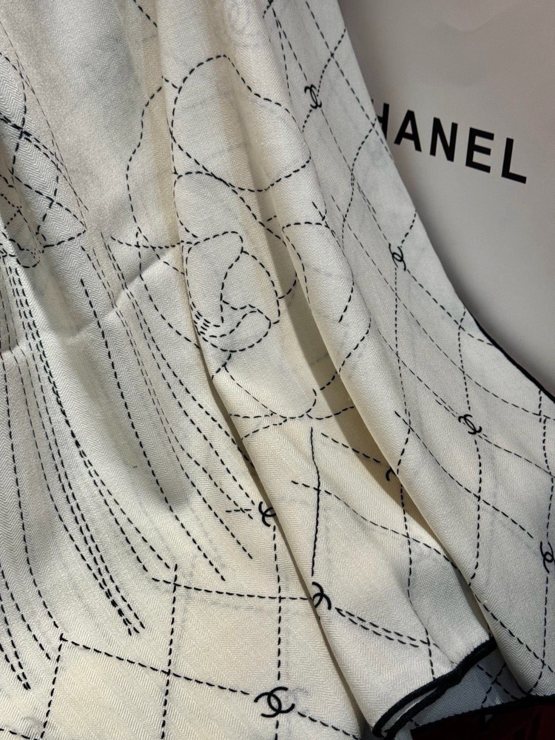 CHANEL 26S SCARF 140 IN CASHMERE AND SILK 307248