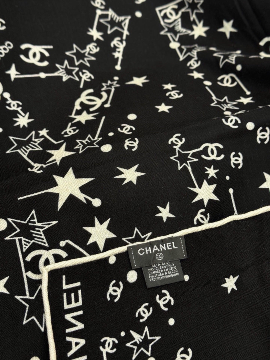 CHANEL 26S SCARF 135 IN CASHMERE AND SILK 309310