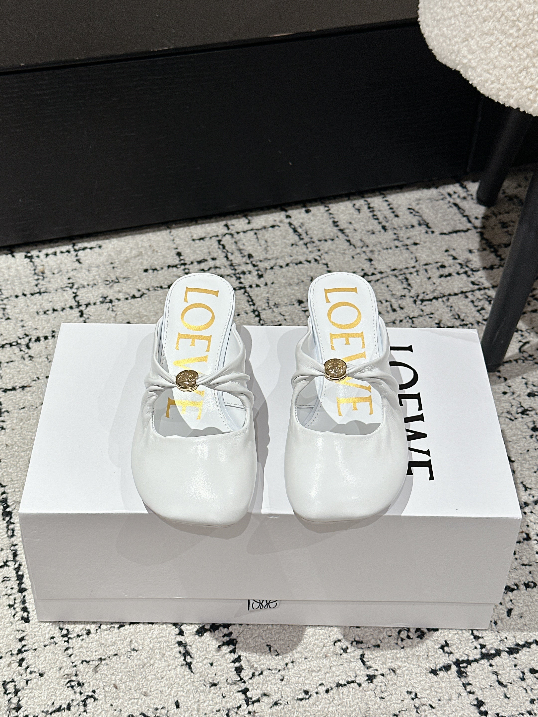 CHLOÉ 26S HIGH-HEELED MULES IN WHITE CALFSKIN
