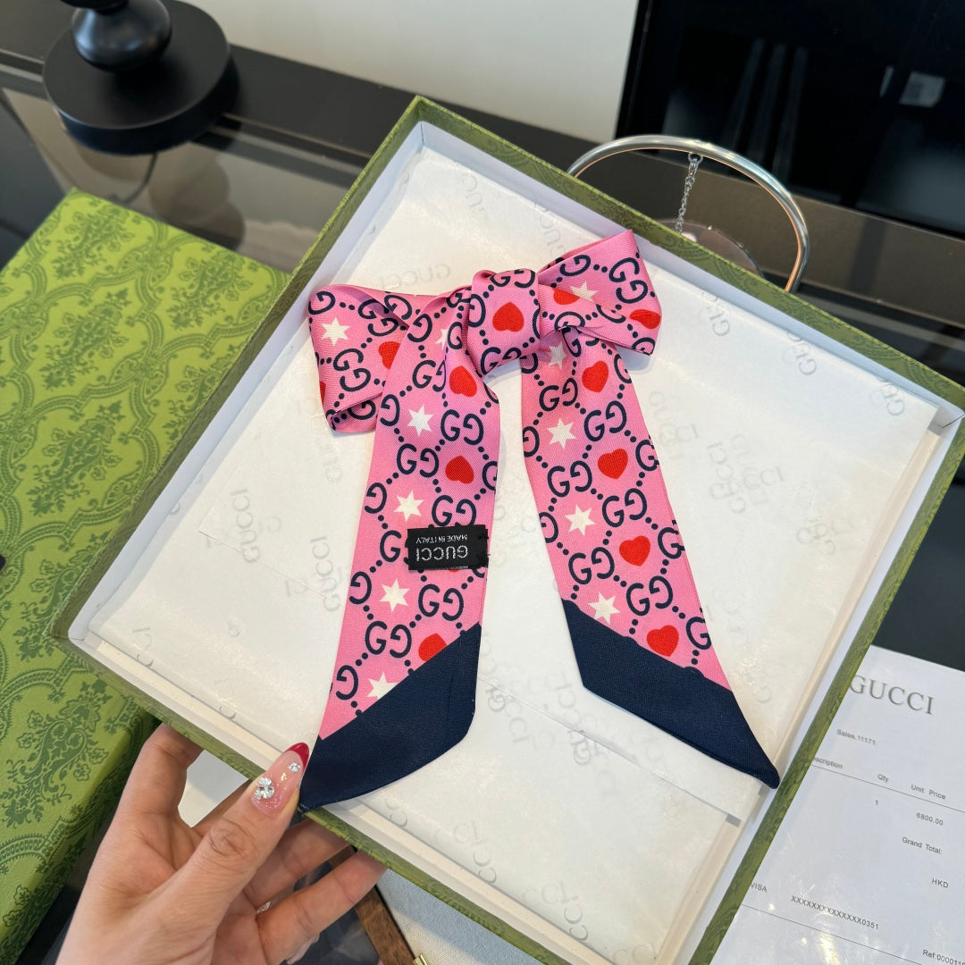 GUCCI 26S SCARF 120 IN SILK 290493