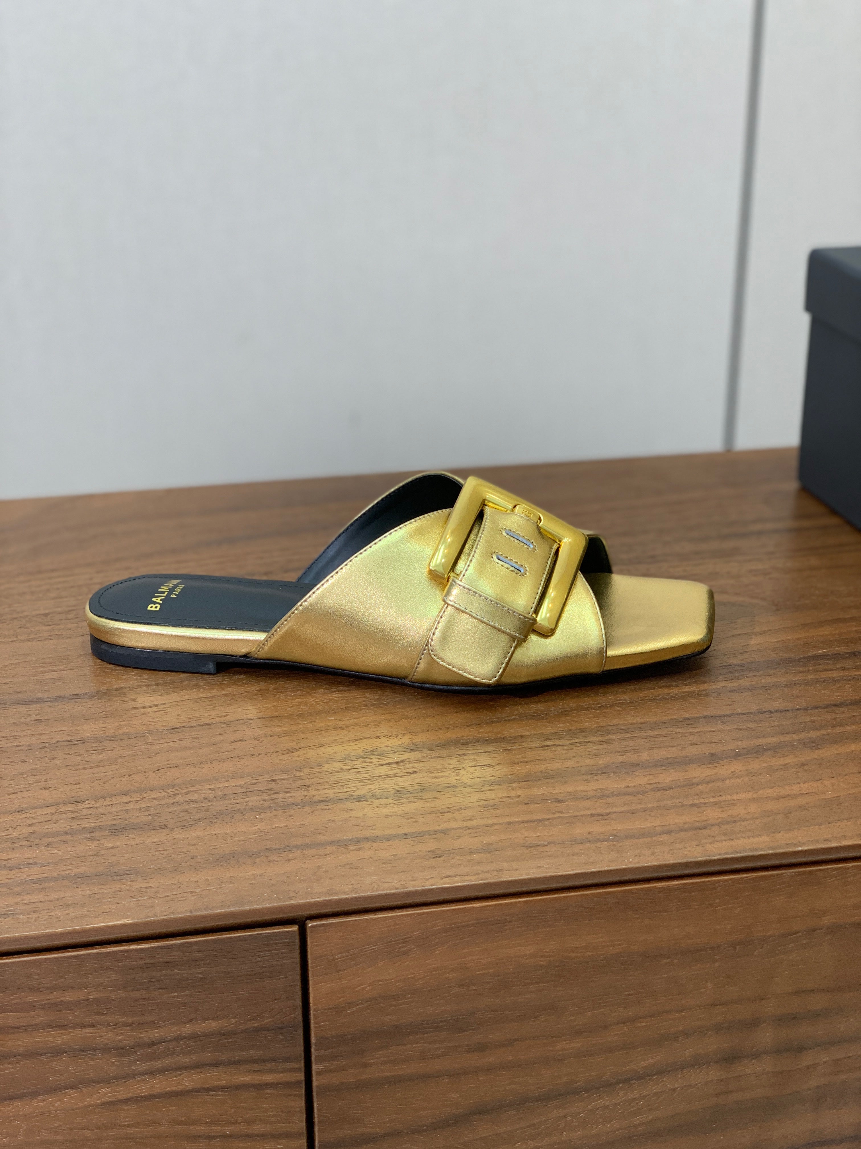 BALMAIN 26S B-BELT FLAT SANDALS IN METALLIC GOLD CALFSKIN