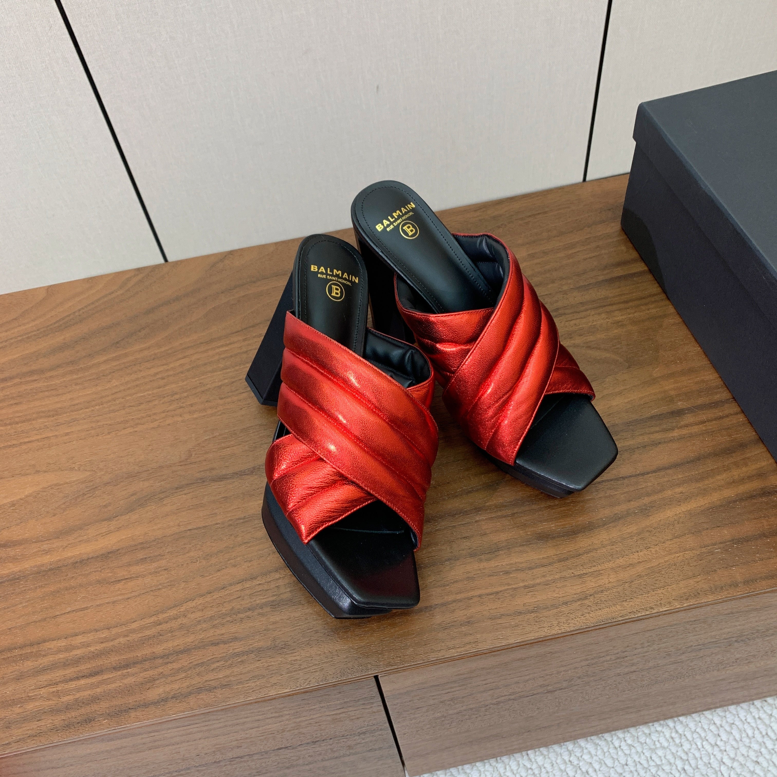 BALMAIN 26S QUILTED PLATFORM MULES 105 MM IN METALLIC RED CALFSKIN