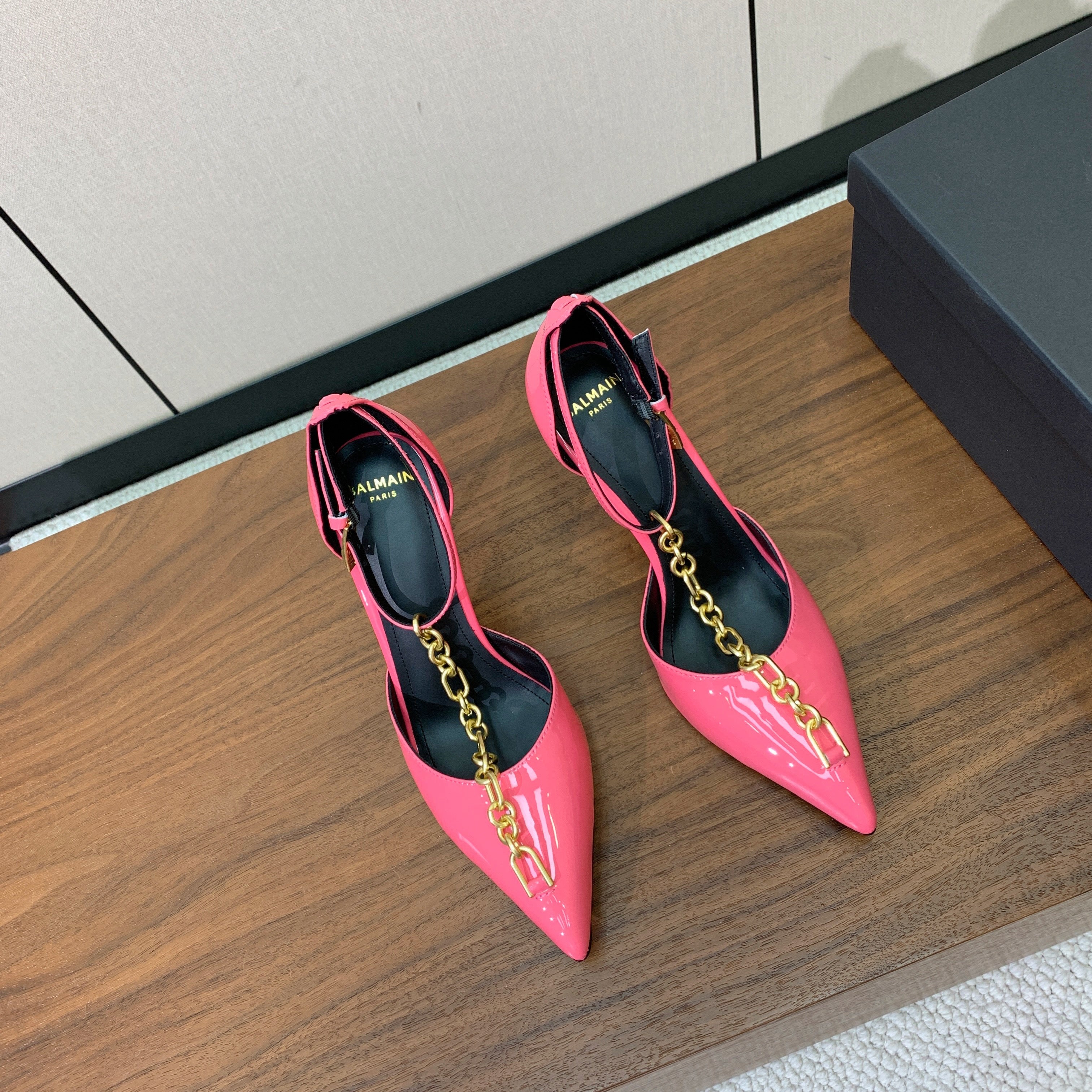 BALMAIN 26S CHAIN HIGH HEELS 95 MM IN PINK PATENT CALFSKIN