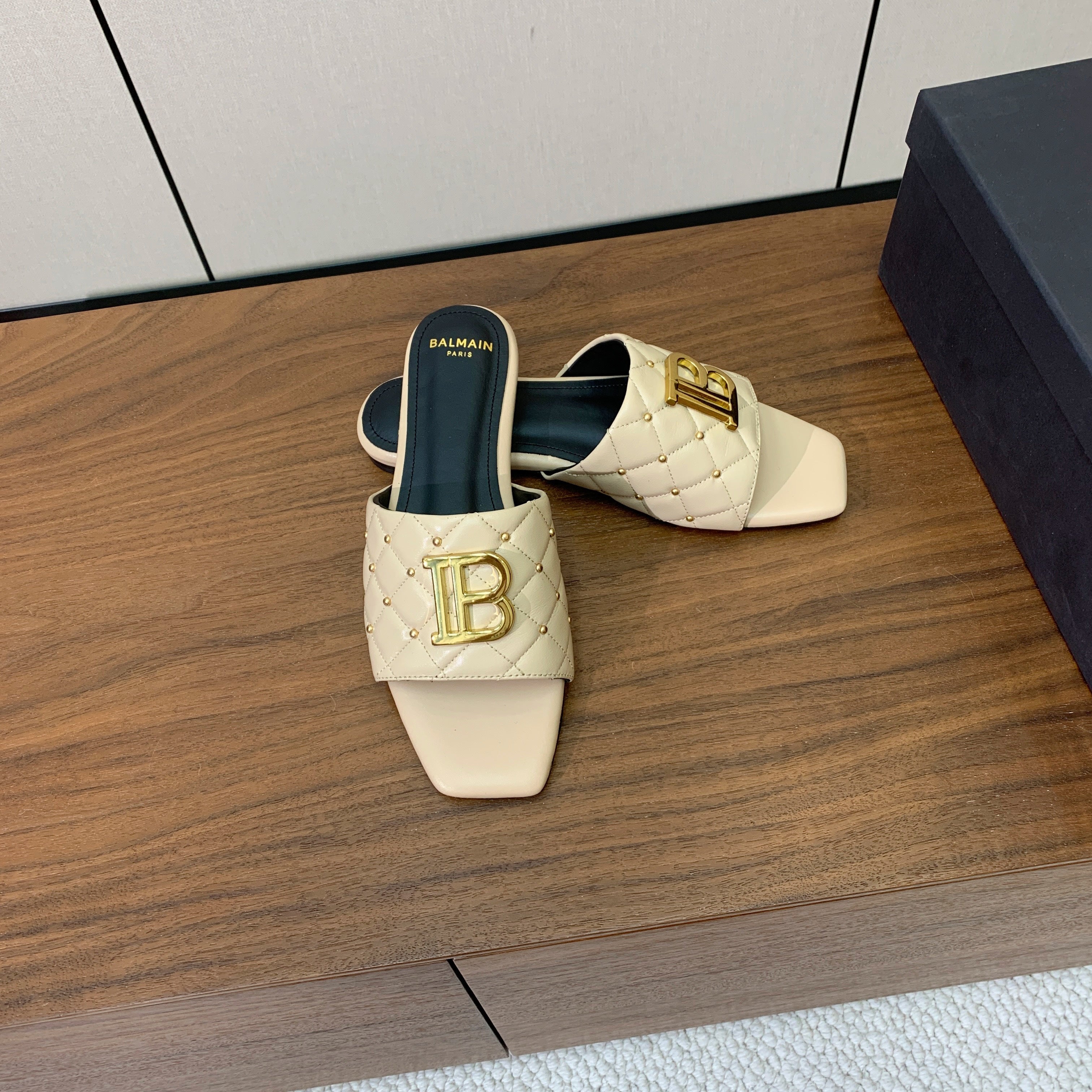 BALMAIN 26S QUILTED MULES IN BEIGE CALFSKIN