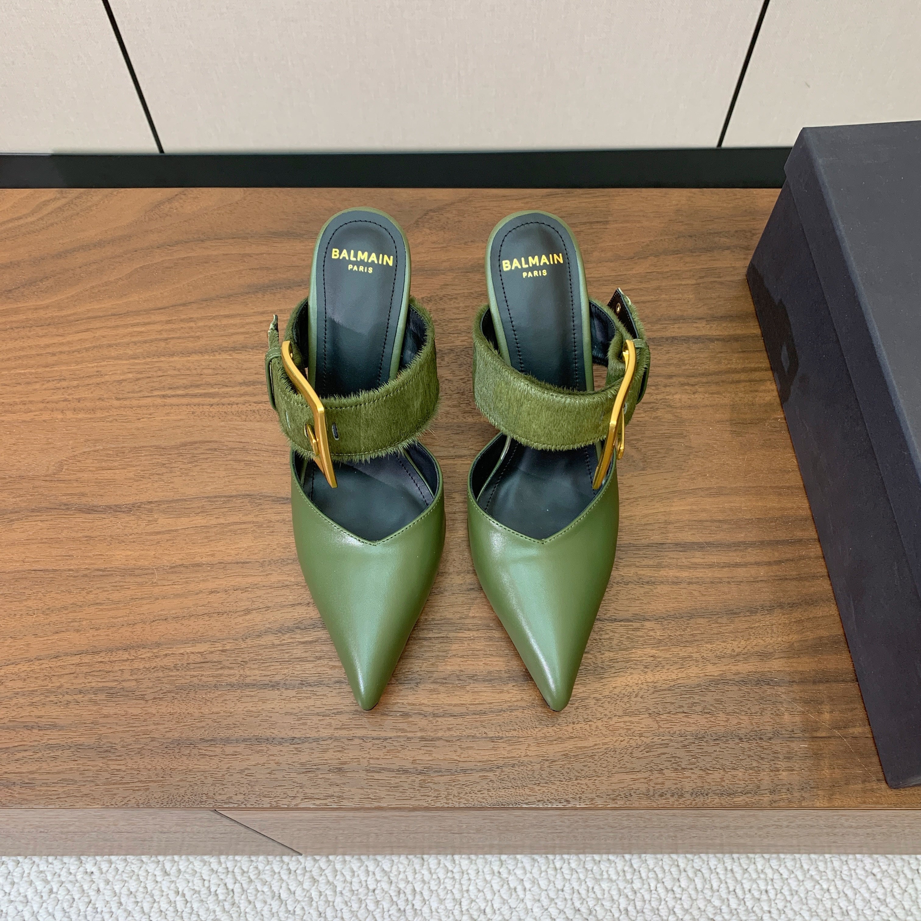 BALMAIN 26S HIGH-HEELED MULES 95 MM IN OLIVE GREEN CALFSKIN AND PONY HAIR