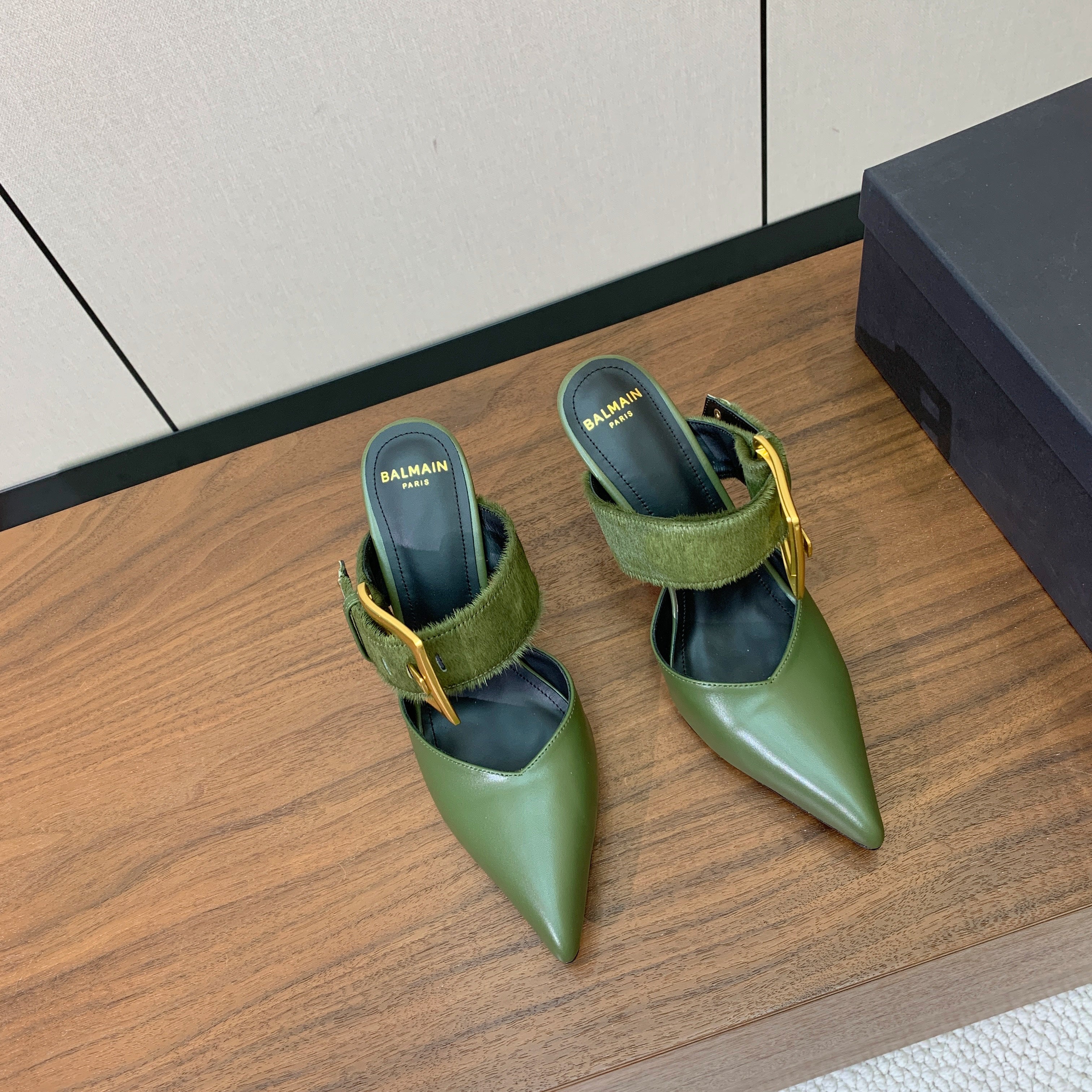 BALMAIN 26S HIGH-HEELED MULES 95 MM IN OLIVE GREEN CALFSKIN AND PONY HAIR