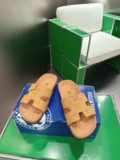 LV 26S SLIDES IN LIGHT CAMEL YELLOW SUEDE