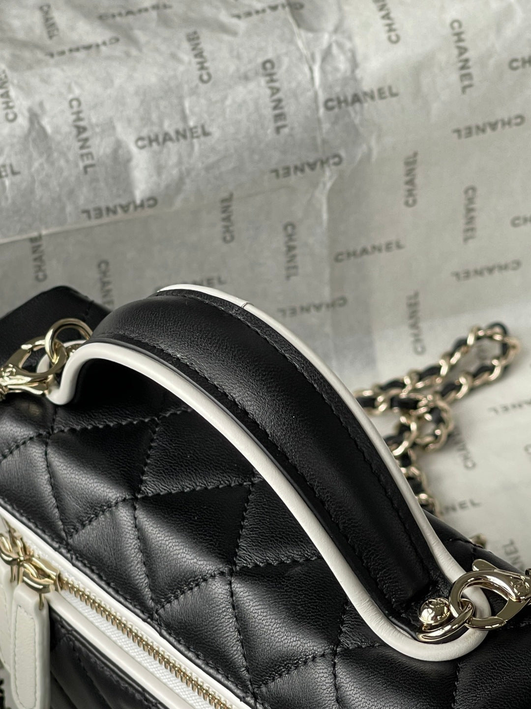 CHANEL 26S VANITY BAG 19 IN BLACK QUILTED LAMBSKIN SILVER HARDWARE