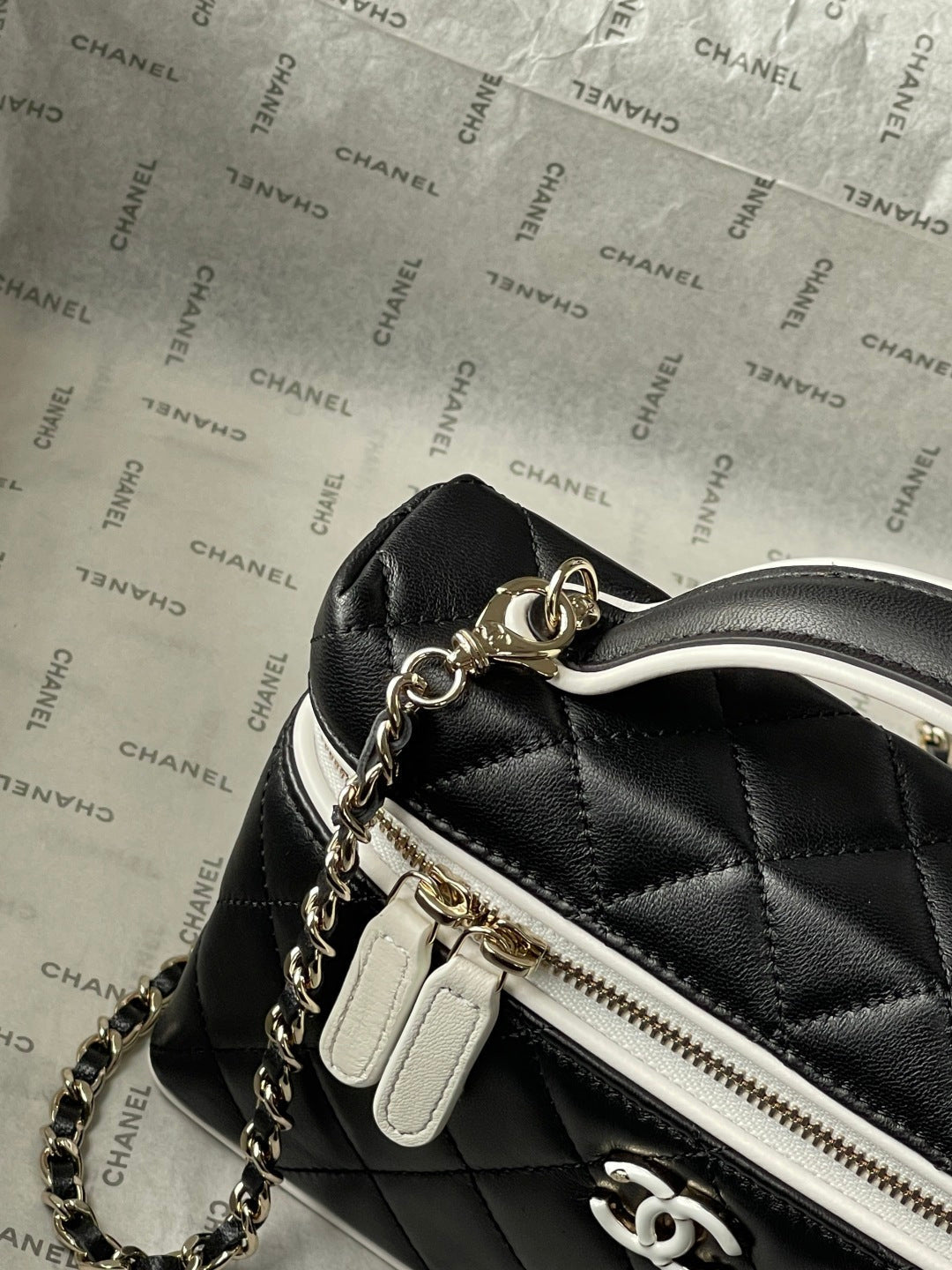 CHANEL 26S VANITY BAG 19 IN BLACK QUILTED LAMBSKIN SILVER HARDWARE
