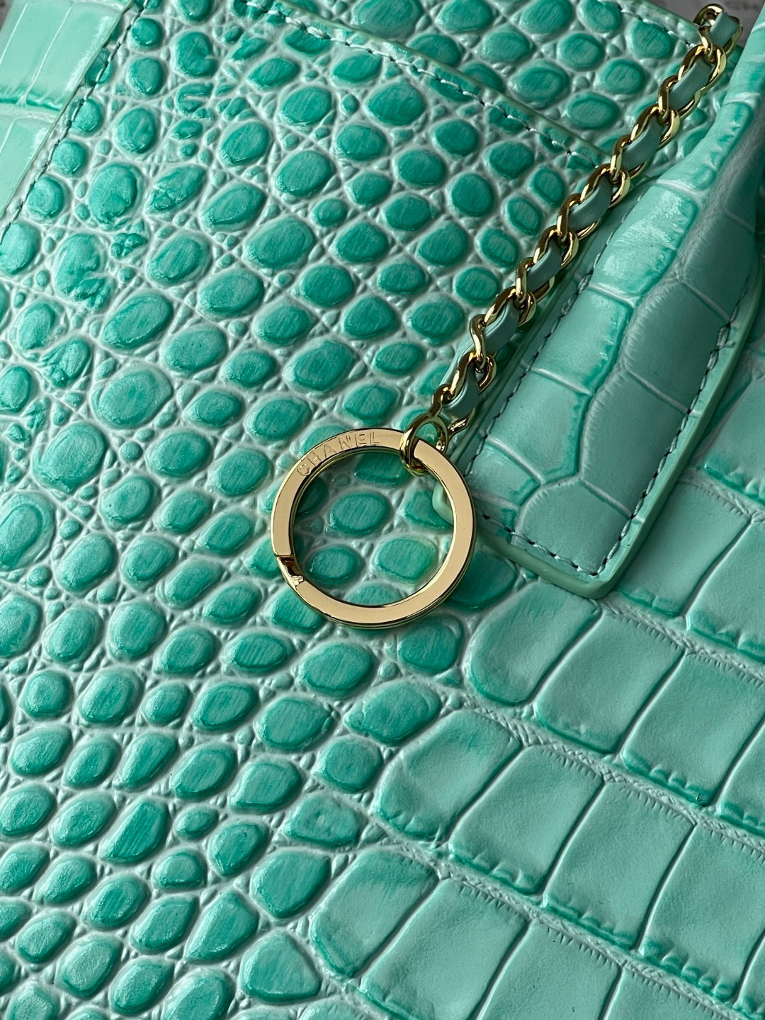 CHANEL 26S CERF TOTE BAG 39 IN MINT GREEN CALFSKIN CROCODILE EMBOSSED GOLD HARDWARE