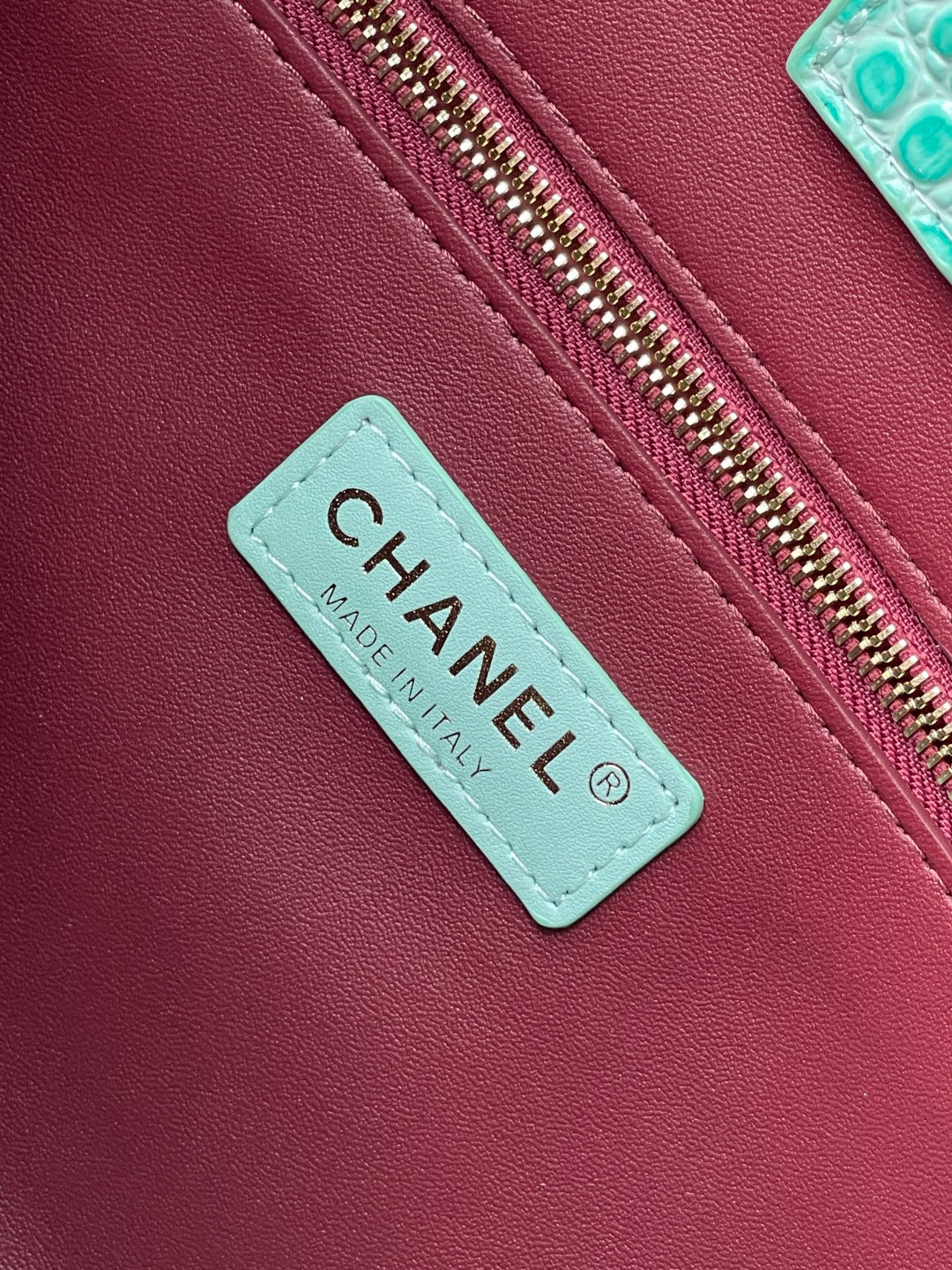CHANEL 26S CERF TOTE BAG 39 IN MINT GREEN CALFSKIN CROCODILE EMBOSSED GOLD HARDWARE
