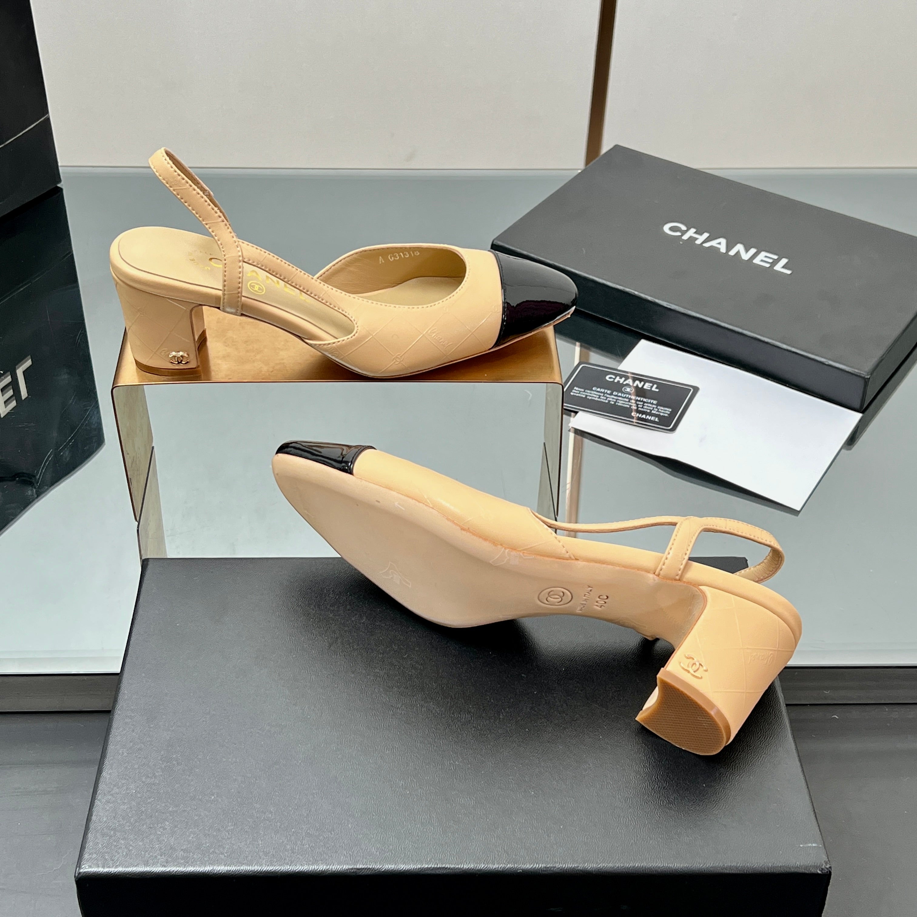 CC SLINGBACK 25S 65 MM IN BEIGE LAMBSKIN AND BLACK GLOSSY LEATHER WITH CHECK PATTERN
