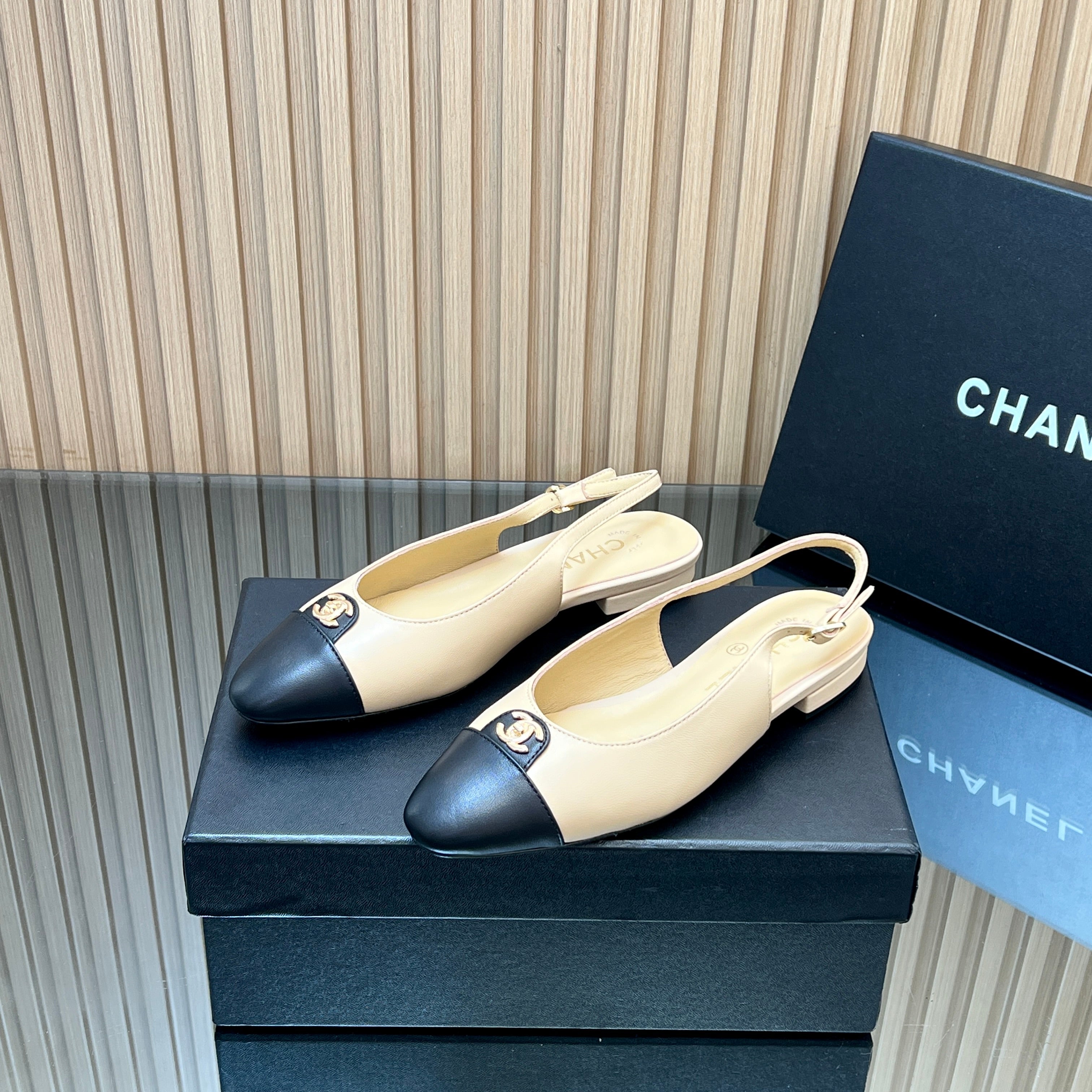 CHANEL 25S SLINGBACK FLATS IN BEIGE CALFSKIN GOLD HARDWARE
