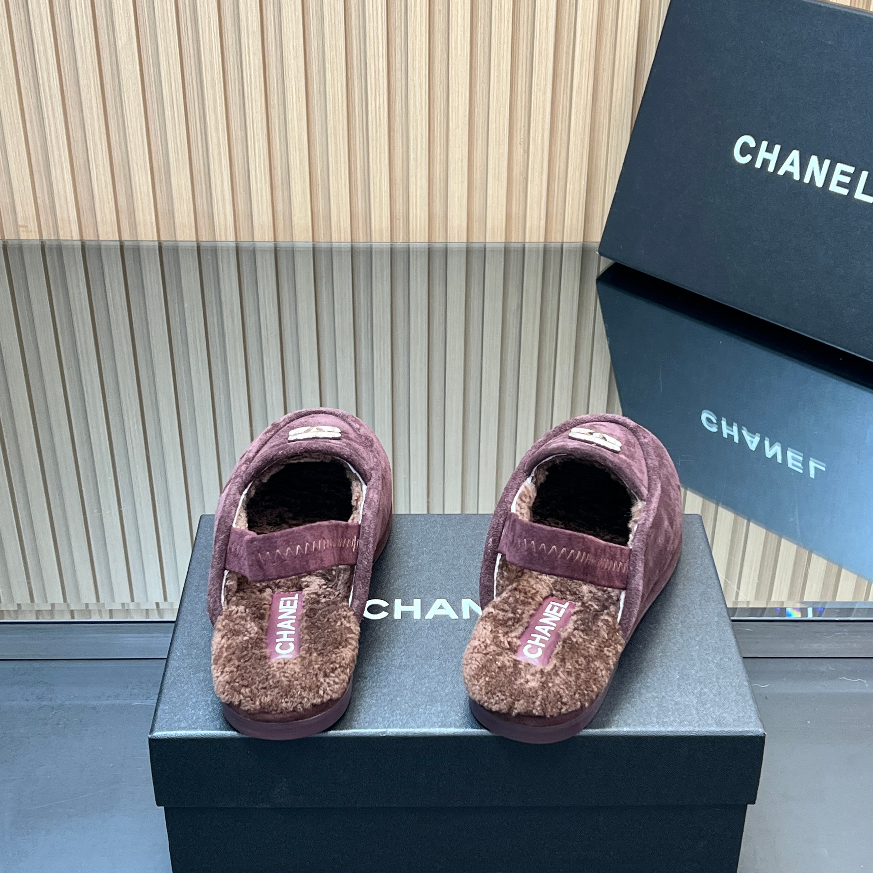 CHANEL 25S BACK STRAP MULE 15MM IN DARK PURPLE SUEDE AND WOOL GOLD HARDWARE