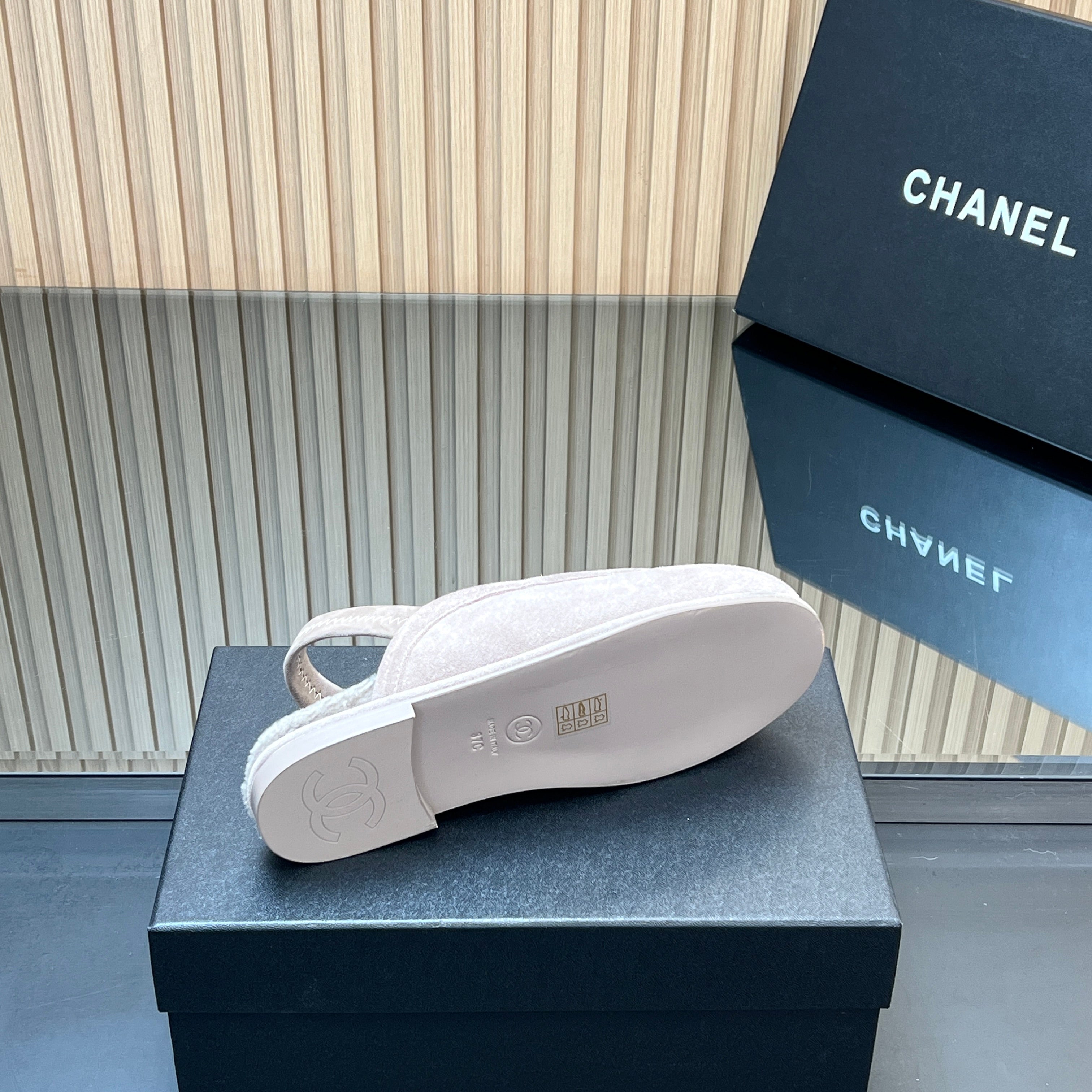 CHANEL 25S BACK STRAP MULE 15MM IN LIGHT PURPLE SUEDE AND WOOL SILVER HARDWARE