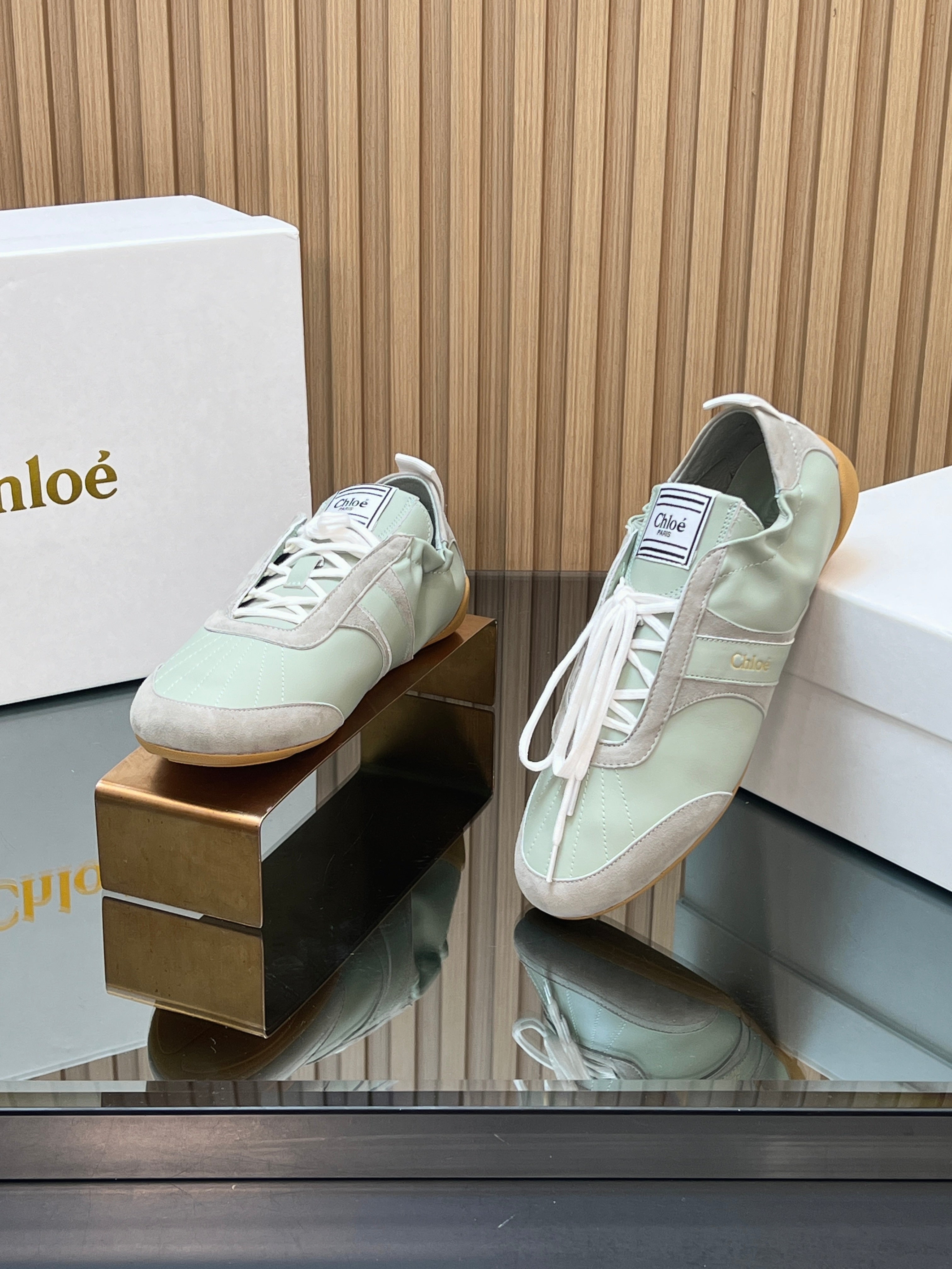 CHLOÉ 26S SNEAKERS IN LIGHT GREEN CALFSKIN AND GREY SUEDE