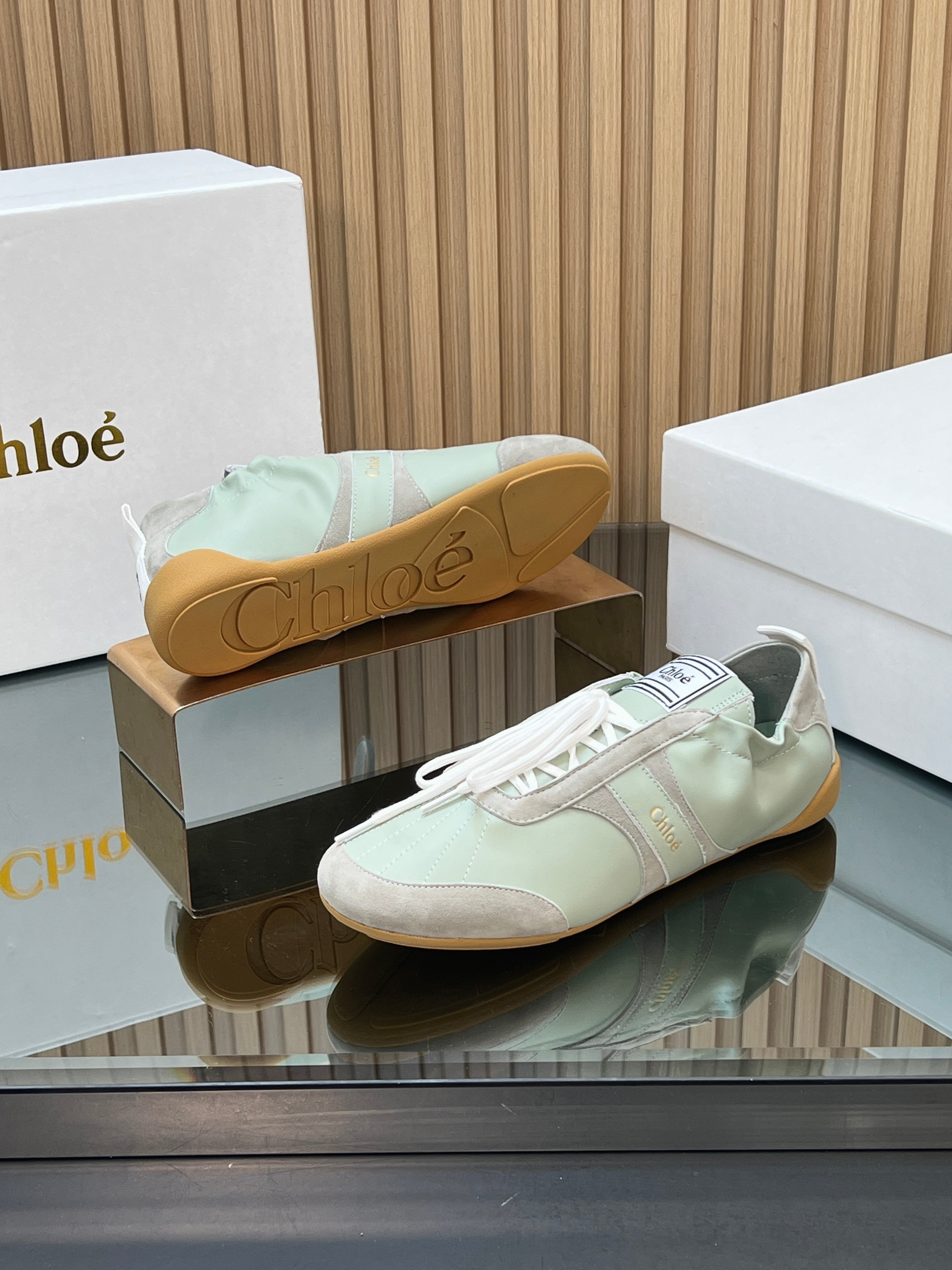CHLOÉ 26S SNEAKERS IN LIGHT GREEN CALFSKIN AND GREY SUEDE