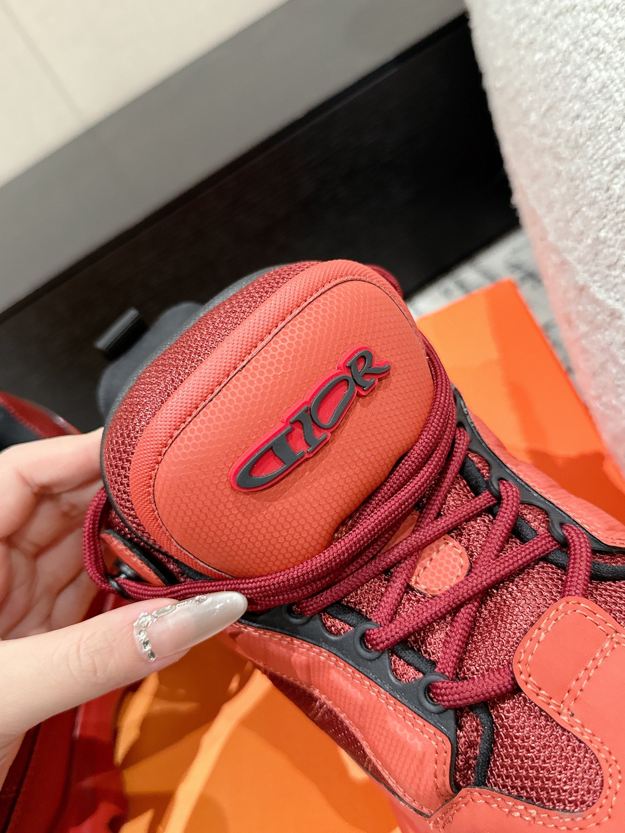 SNEAKER IN RUBY RED CALFSKIN AND BREATHABLE MESH 175307