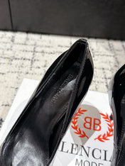 POINTED HIGH PUMPS IN BLACK PATENT CALFSKIN WITH CRYSTAL BUCKLE