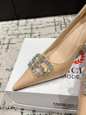 POINTED HIGH PUMPS IN LUXE BEIGE PATENT CALFSKIN WITH CRYSTAL BUCKLE