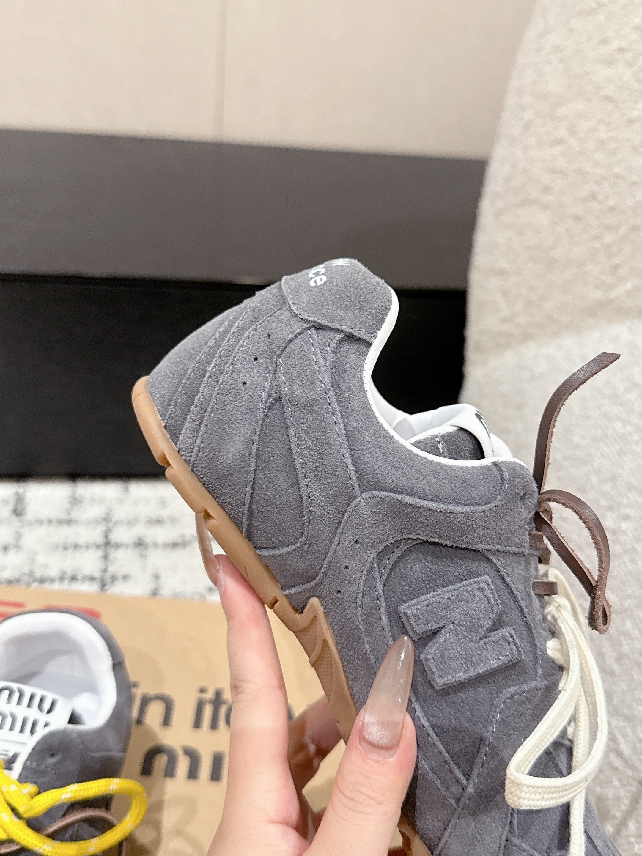 MM x NB SNEAKER IN GREY SUEDE