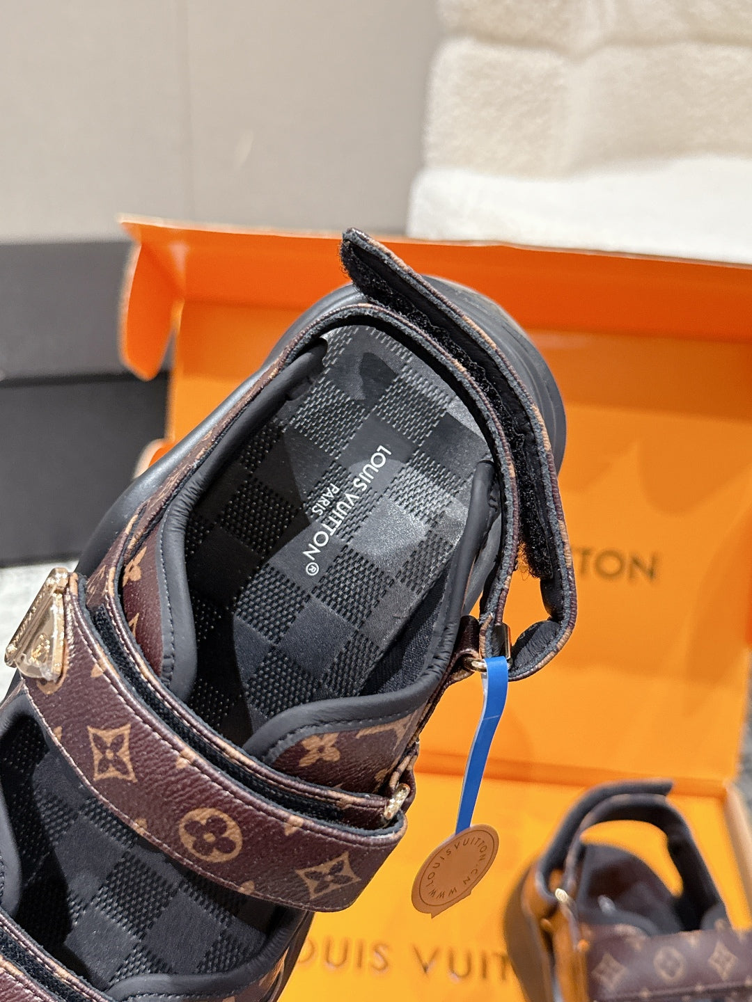 LV WEDGE SANDALS 25S 55 MM IN BROWN AND BLACK CALFSKIN WITH LOGO PATTERN
