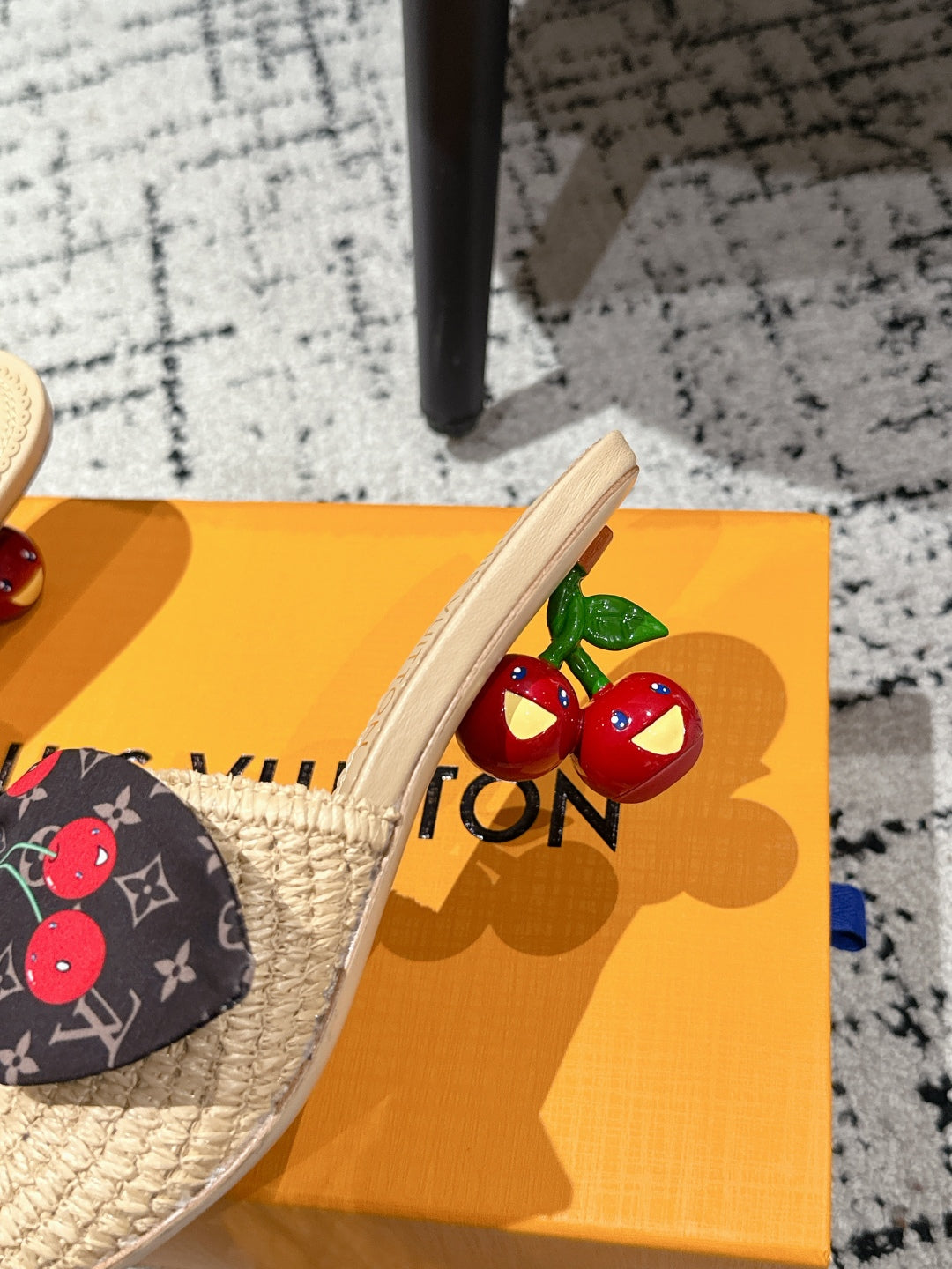 LV CHERRY HIGH HEELS 25S IN BEIGE RAFFIA WITH BOW STYLE 13