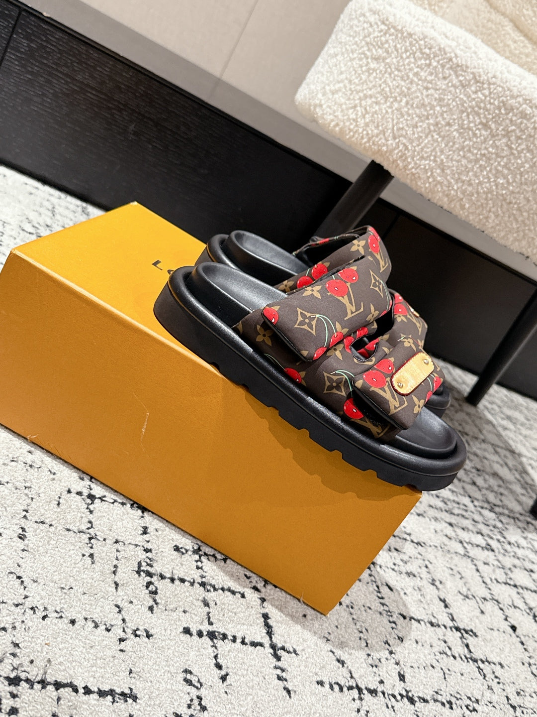 LV MIAMI-STYLE SANDALS 25S IN BROWN FABRIC AND BLACK CALFSKIN