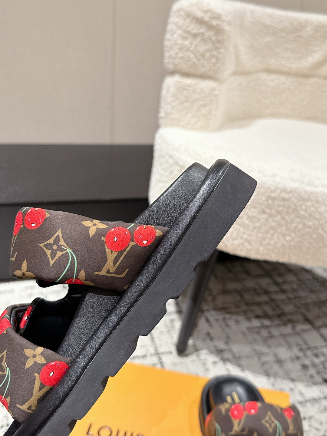 LV MIAMI-STYLE SANDALS 25S IN BROWN FABRIC AND BLACK CALFSKIN