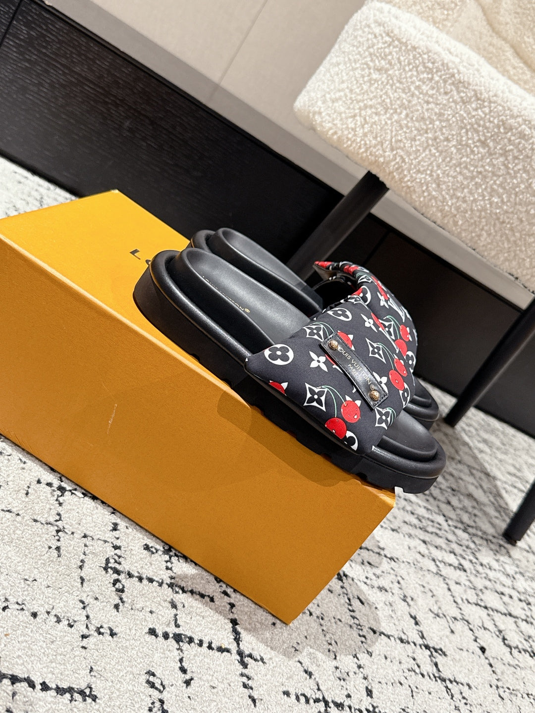 LV MIAMI-STYLE SANDALS 25S IN BLACK FABRIC AND CALFSKIN