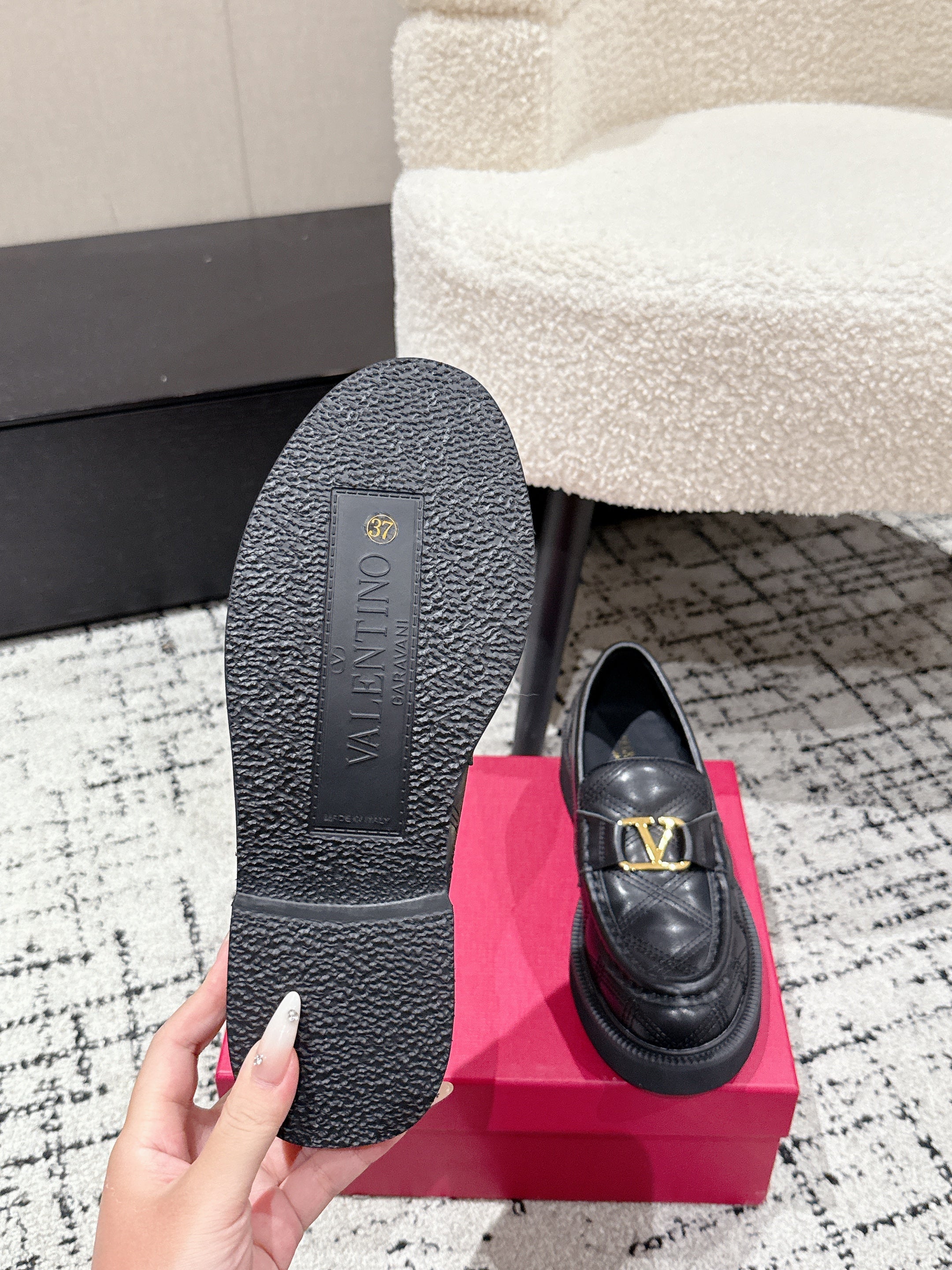 VLTN LOAFER 25S IN MATTE BLACK LEATHER WITH GOLD HARDWARE